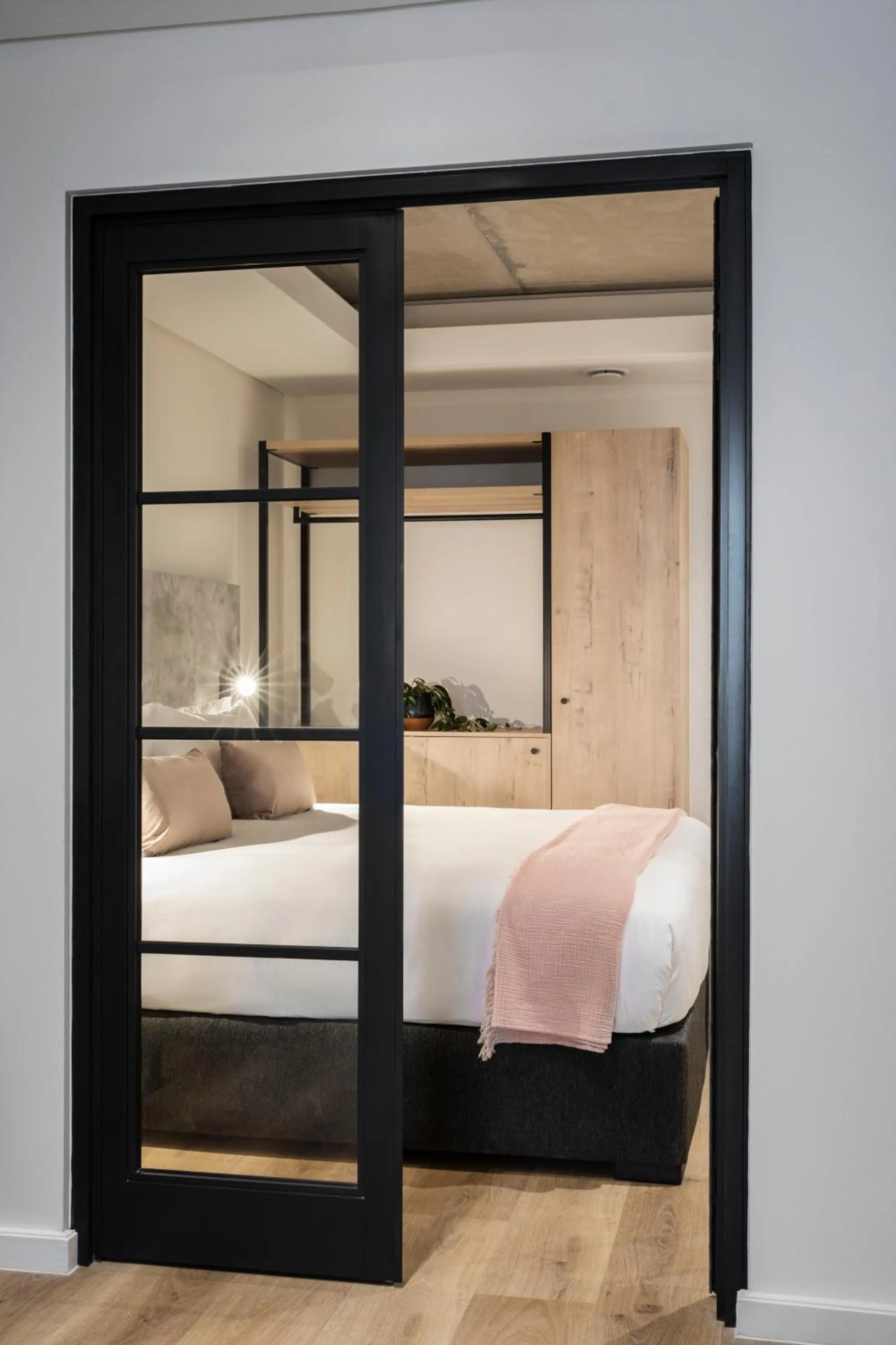 Bed in Home Suite Hotels Station House