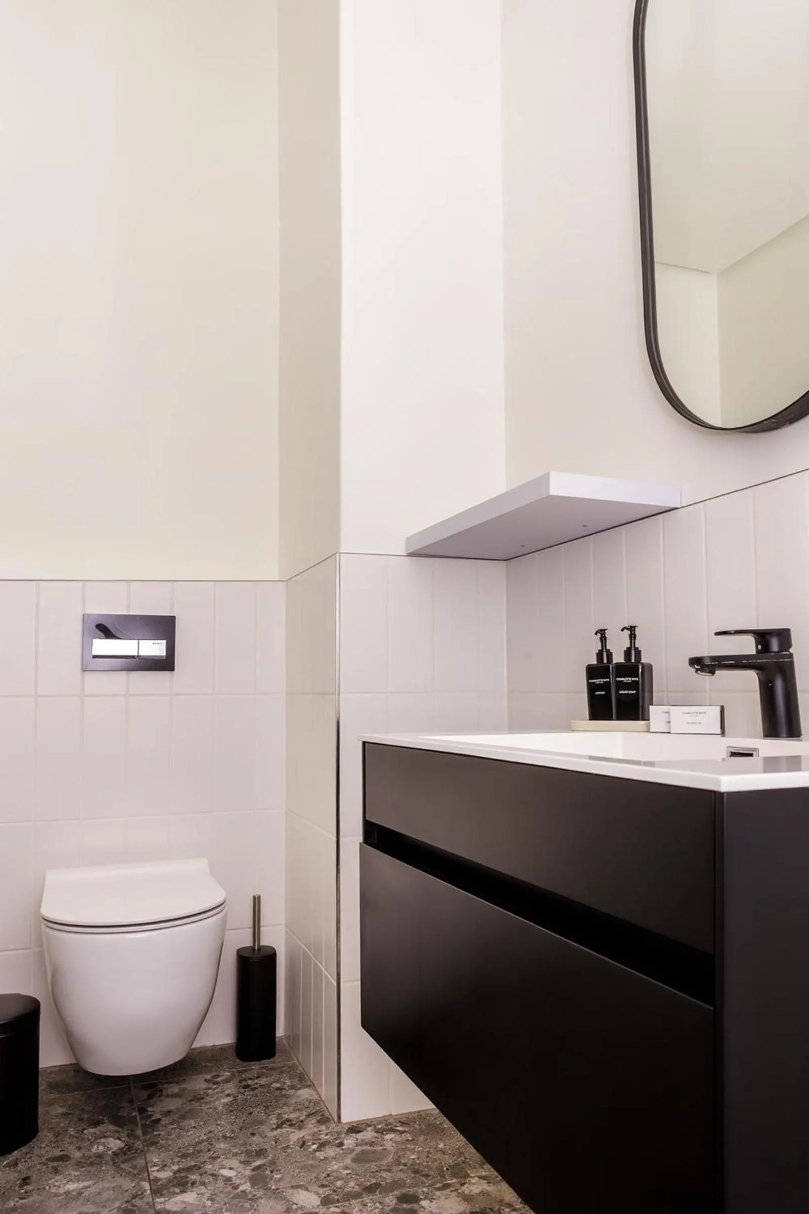 Toilet in Home Suite Hotels Station House