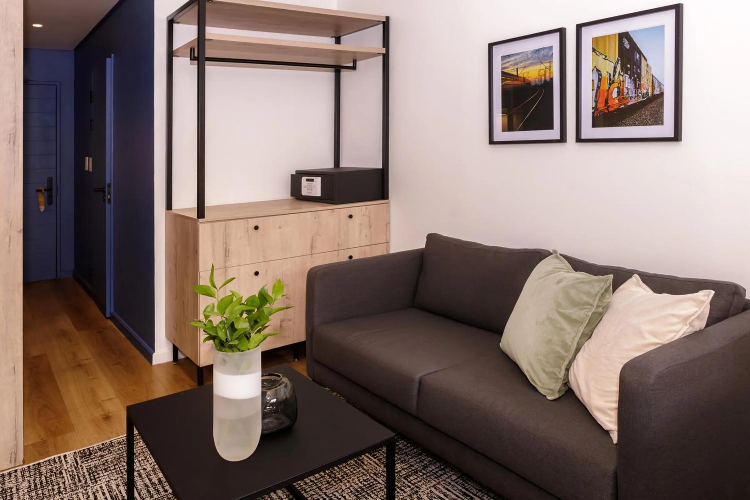 TV and multimedia in Home Suite Hotels Station House