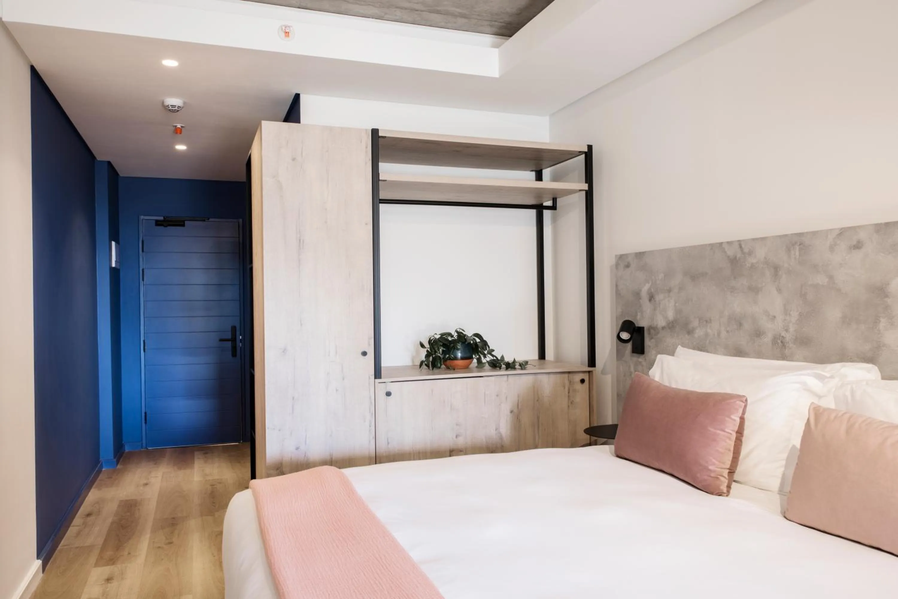 Bed in Home Suite Hotels Station House