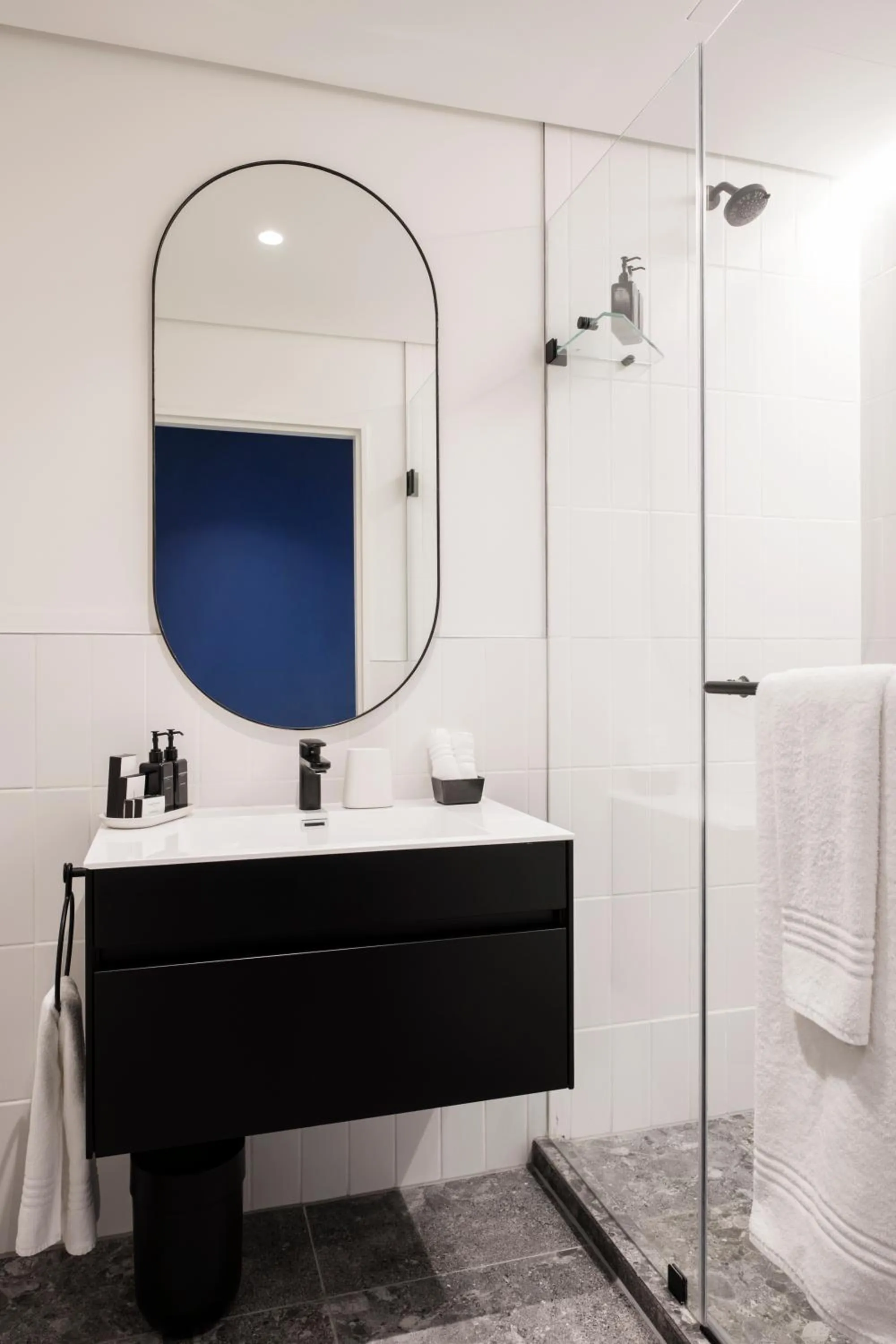 Shower in Home Suite Hotels Station House