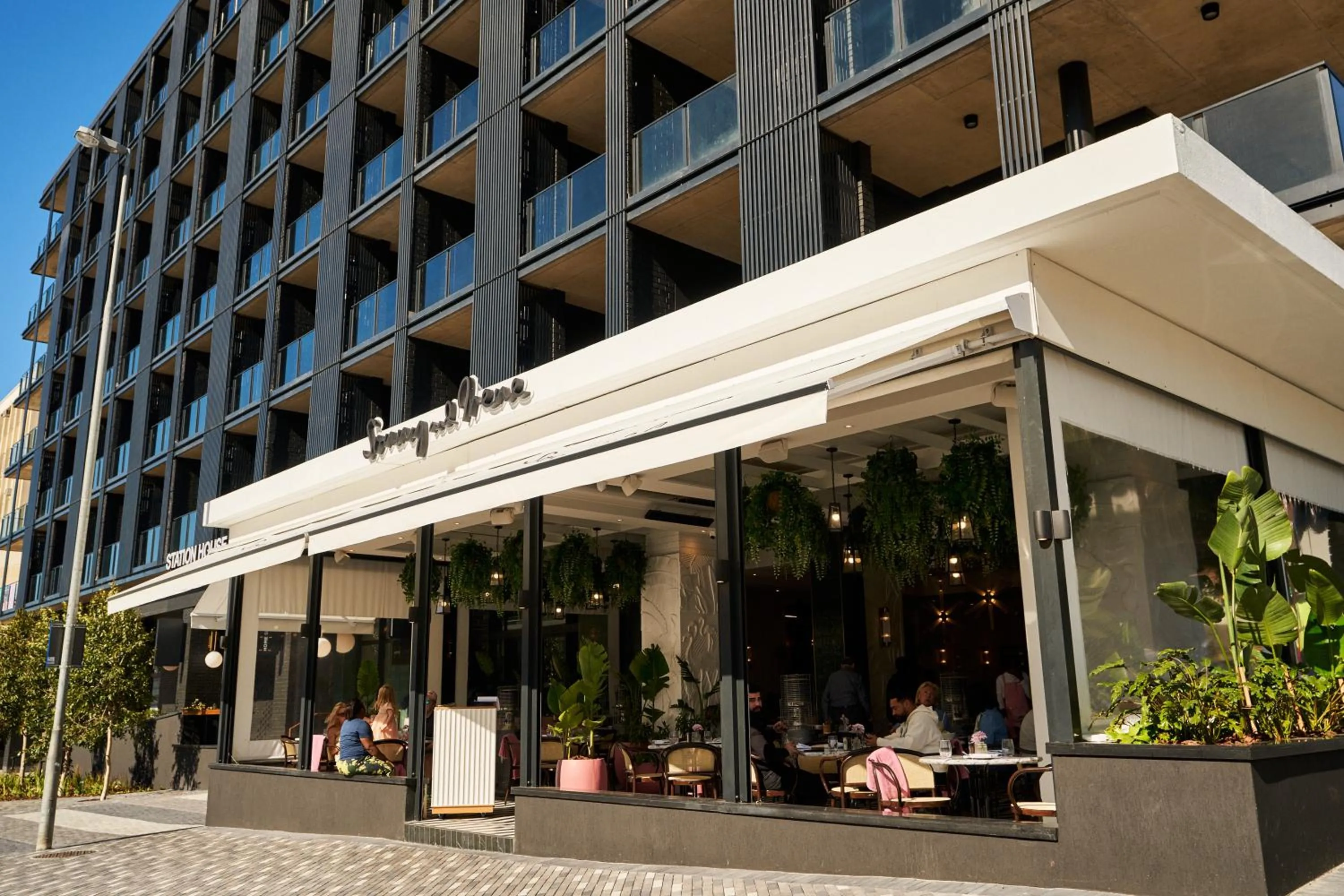 Restaurant/places to eat in Home Suite Hotels Station House