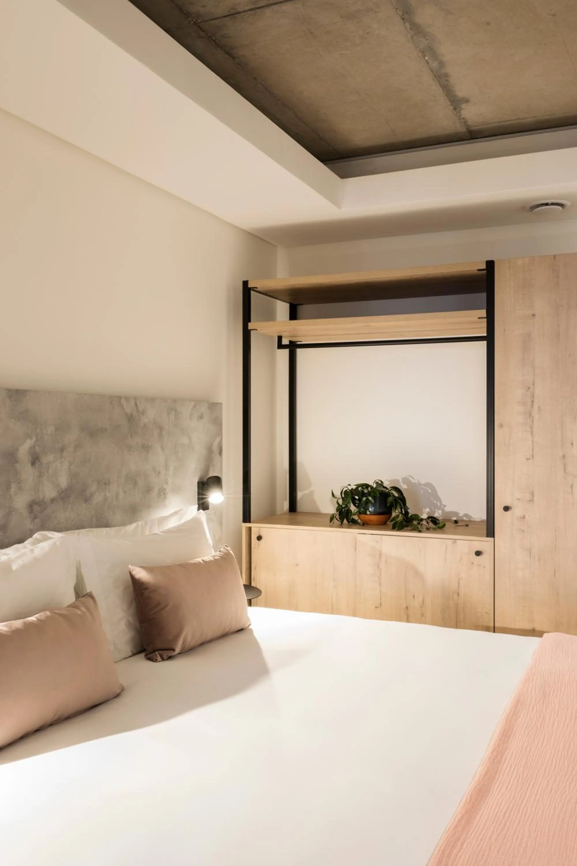 Bed in Home Suite Hotels Station House