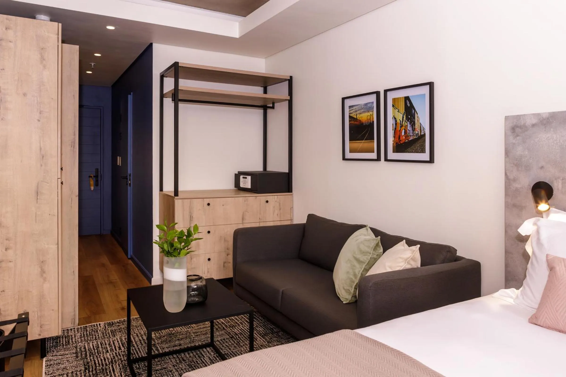 Bed in Home Suite Hotels Station House