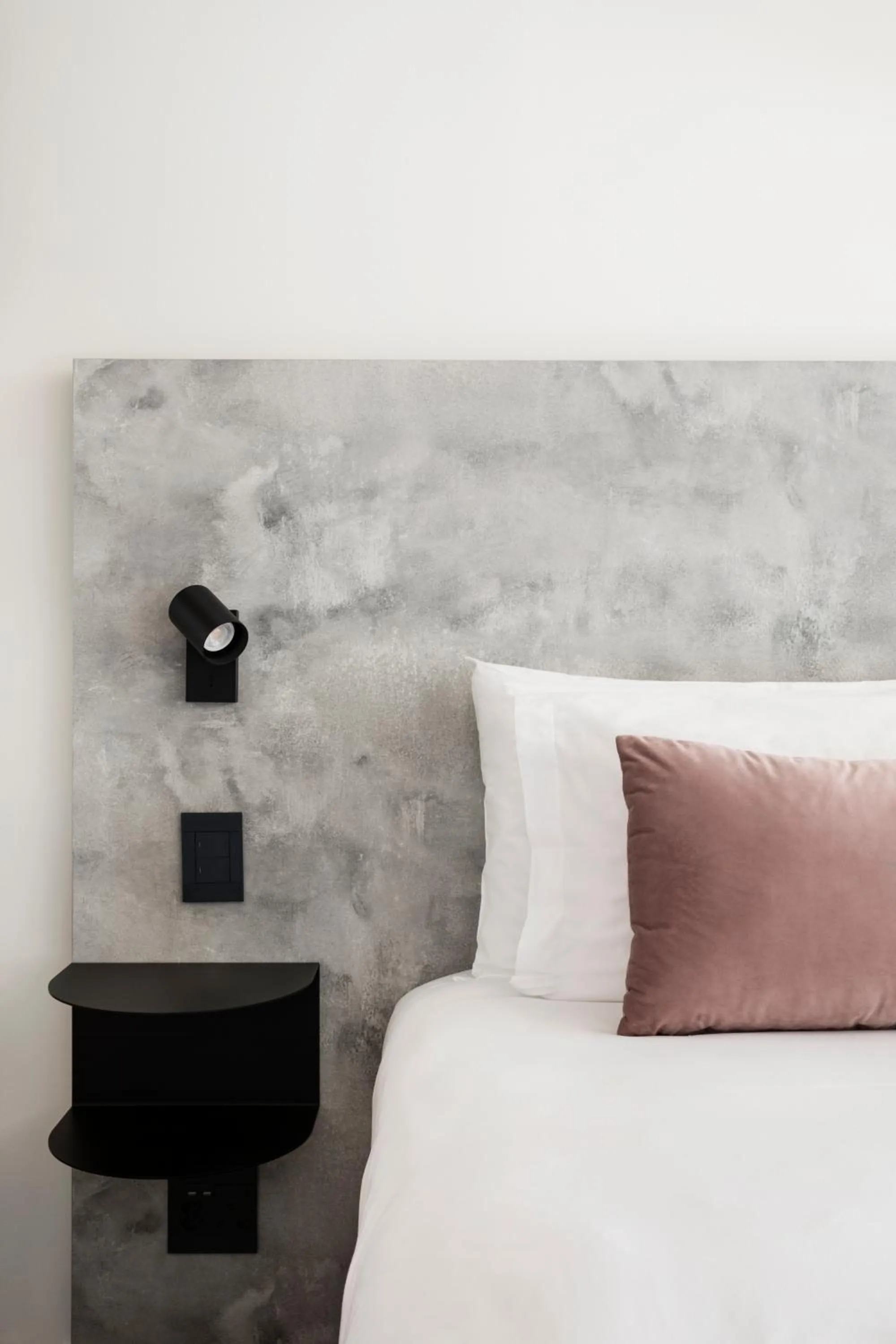 Bed in Home Suite Hotels Station House