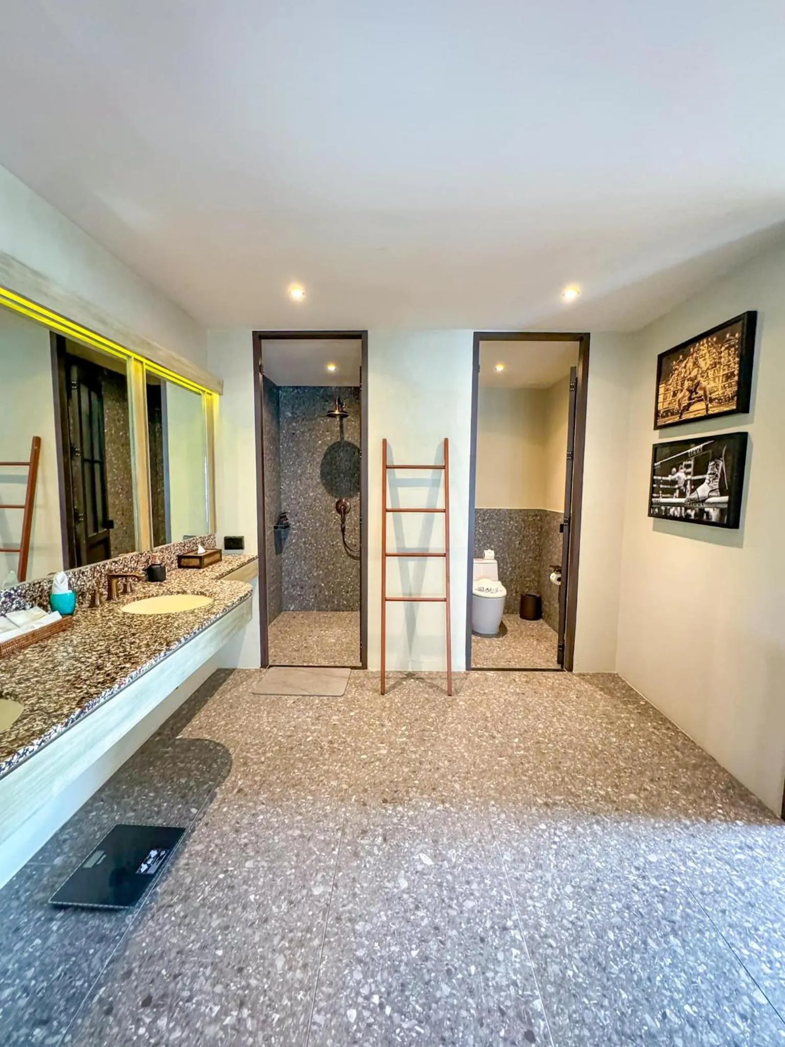 Property building in Thai Fight Hotel