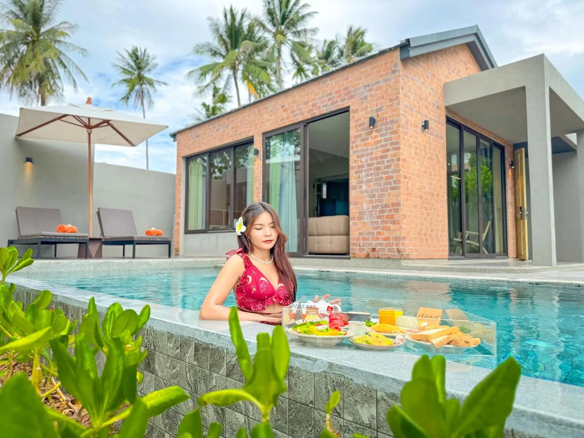Pool view in Thai Fight Hotel