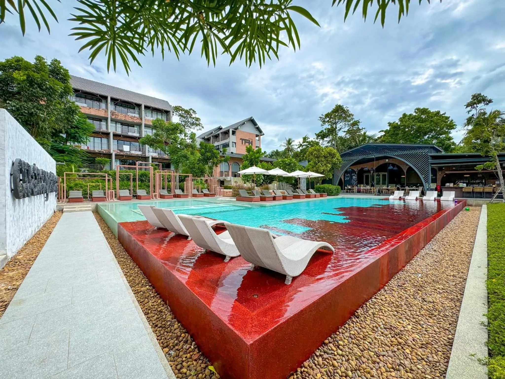 Swimming pool in Thai Fight Hotel