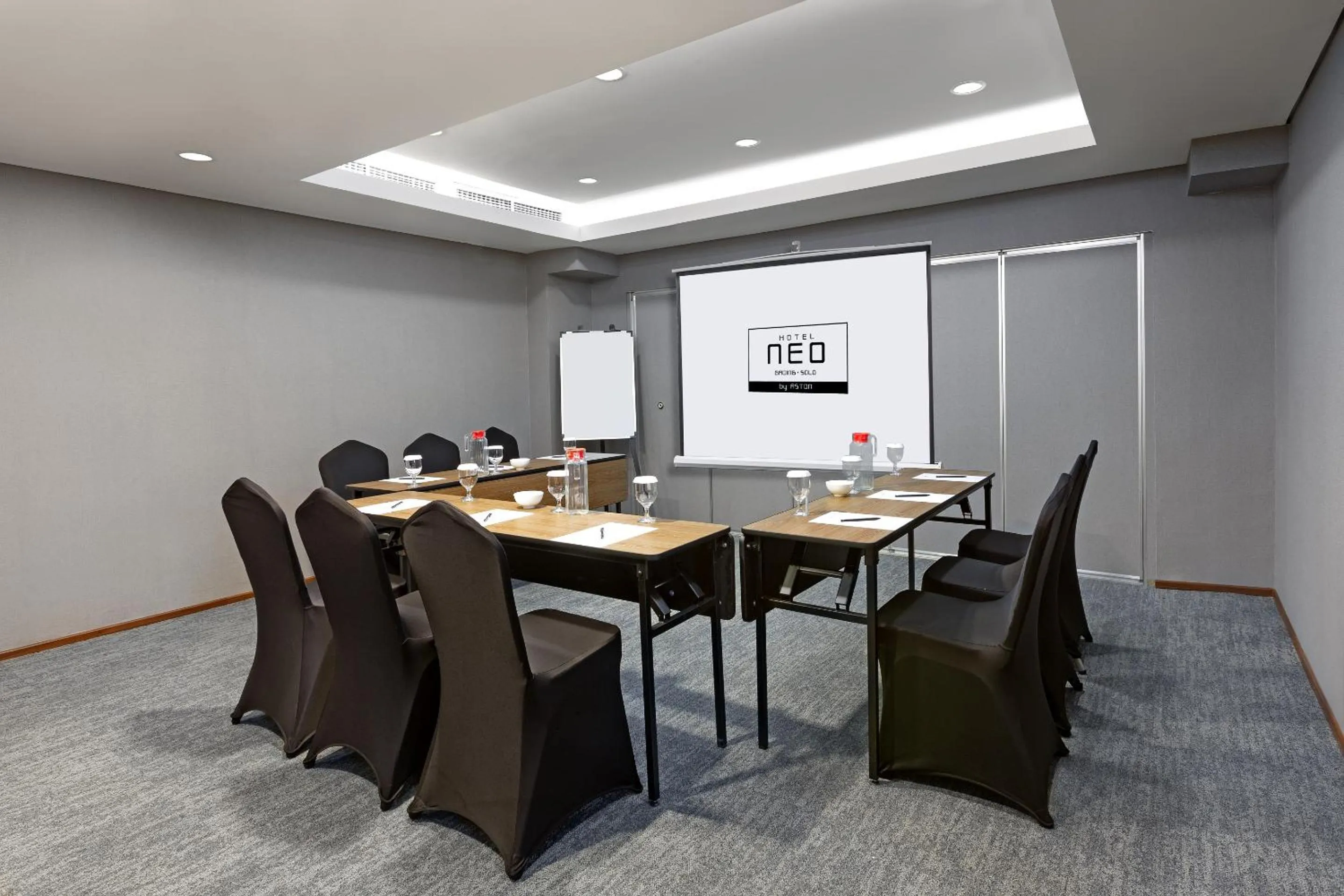 Meeting/conference room in Hotel Neo Gading Solo