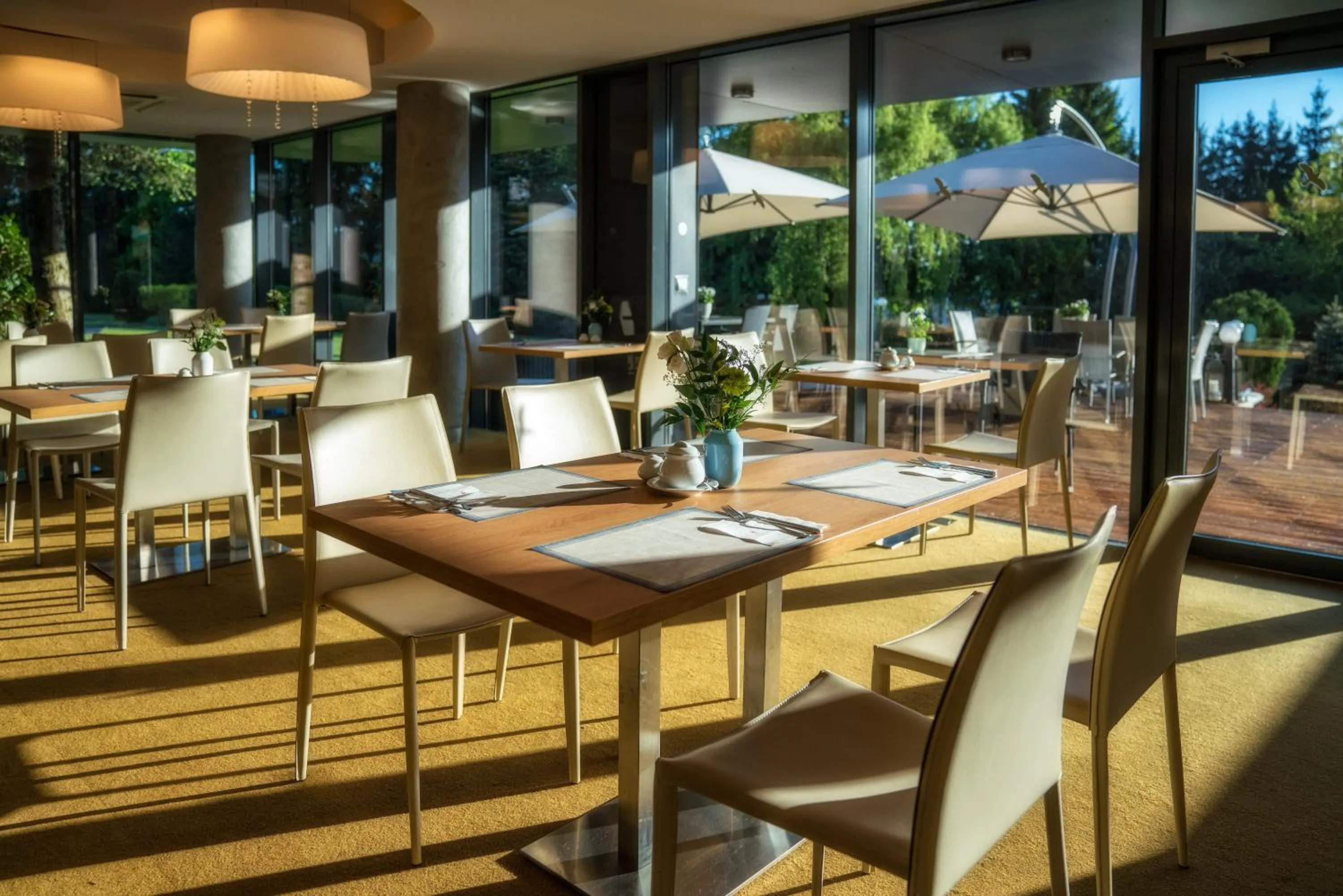 Restaurant/places to eat in Hotel HP Park