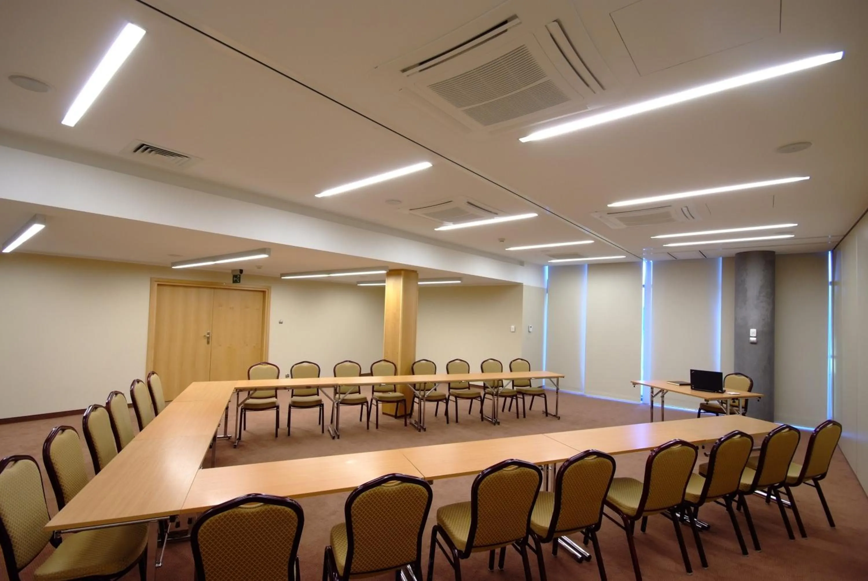Business facilities in Hotel HP Park