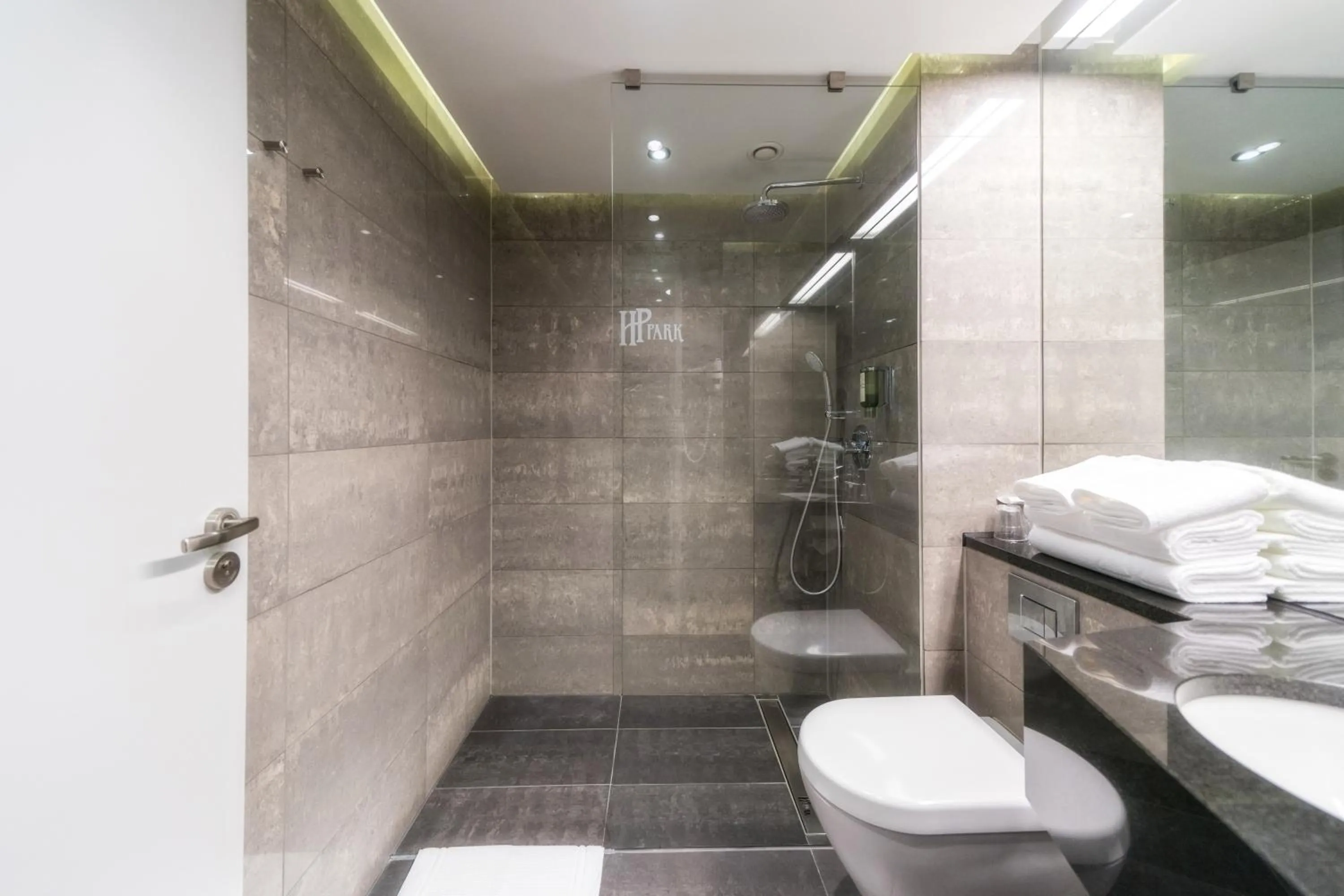 Photo of the whole room in Hotel HP Park