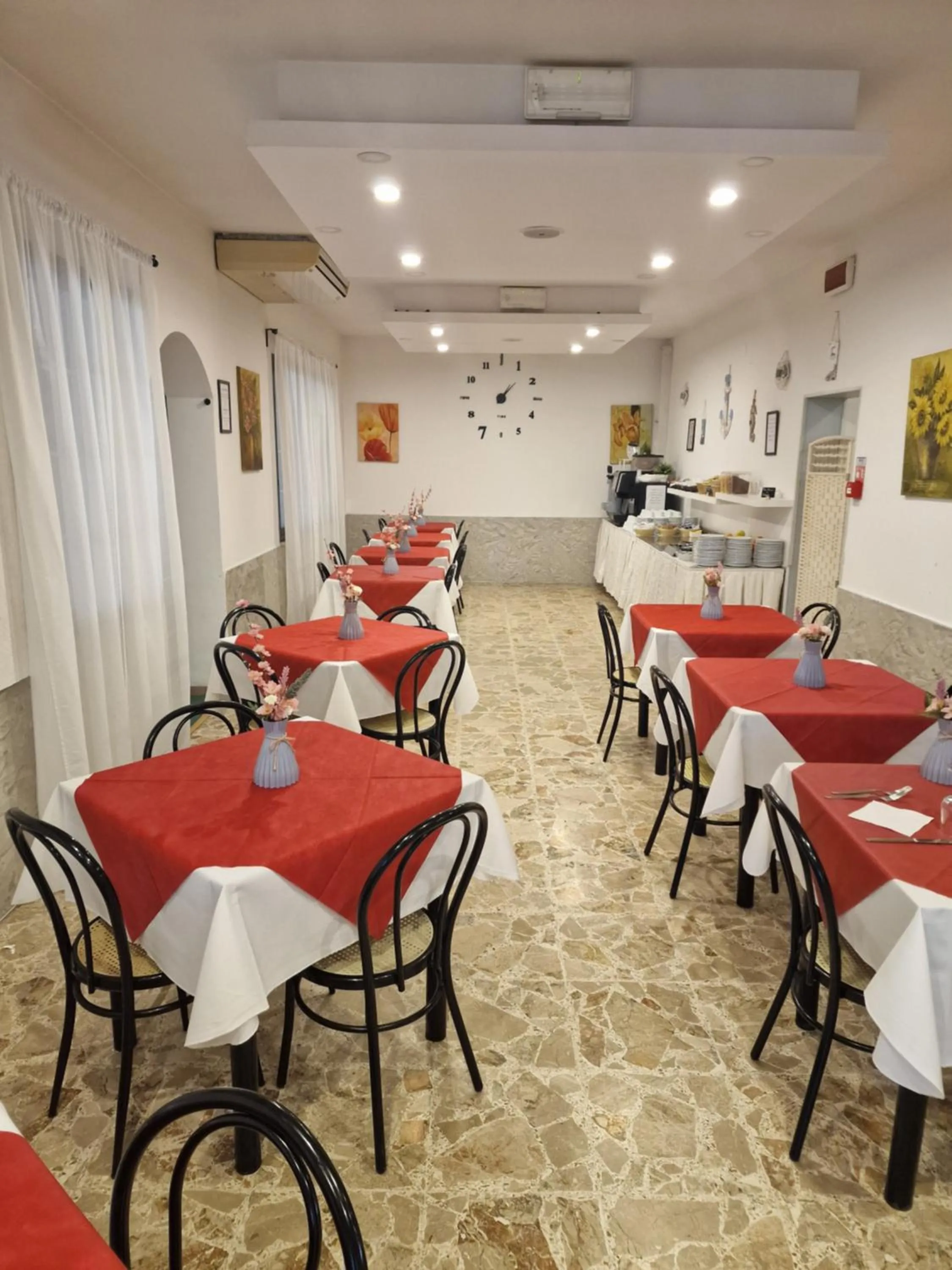 Restaurant/places to eat in Hotel AnnaMare