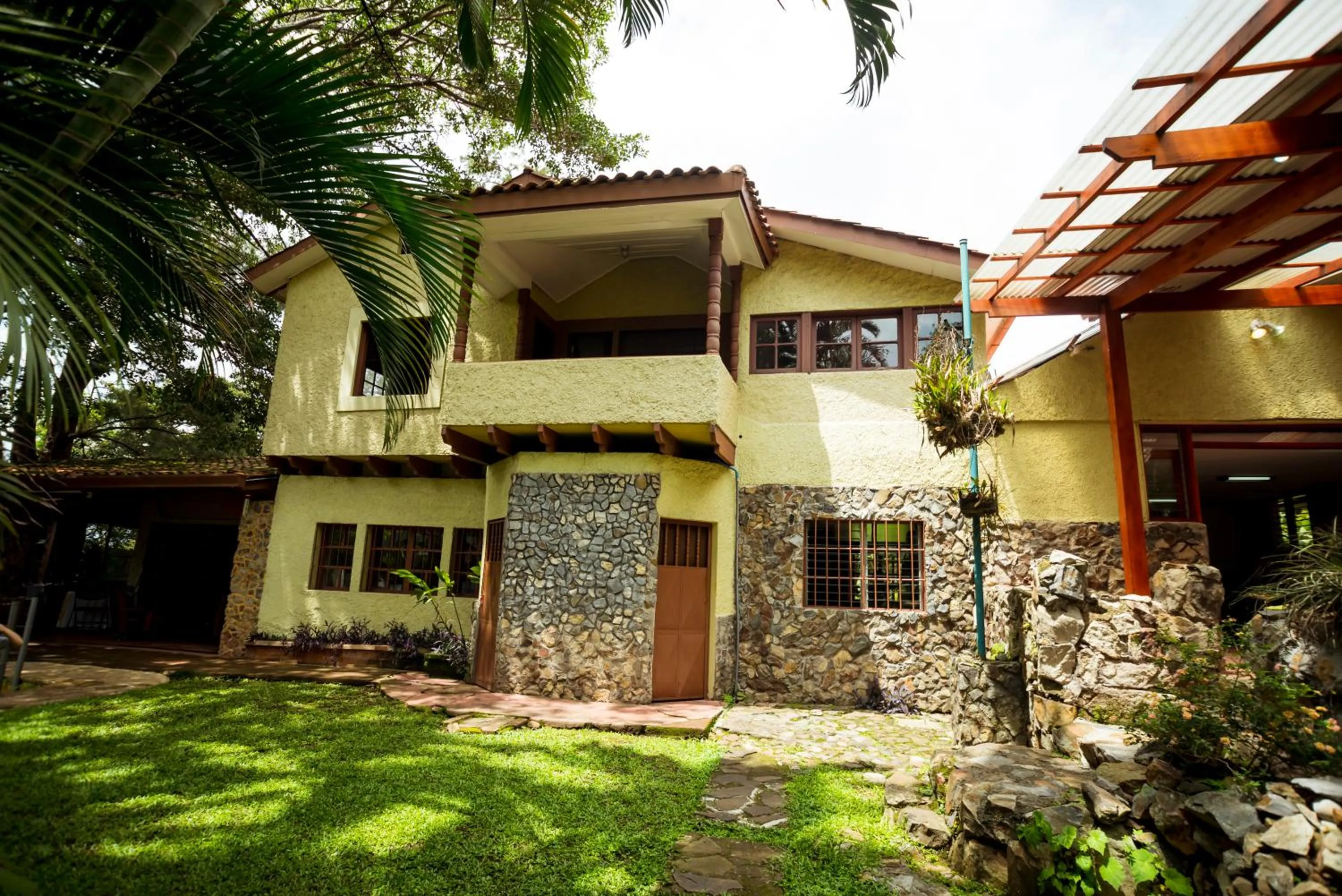 Casa de Piedra Escazú