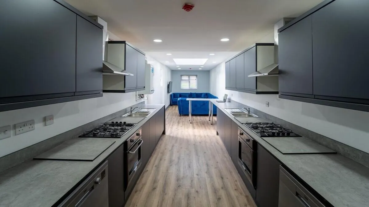 Kitchen or kitchenette in 76 Bournbrook road Equipped studios near QE