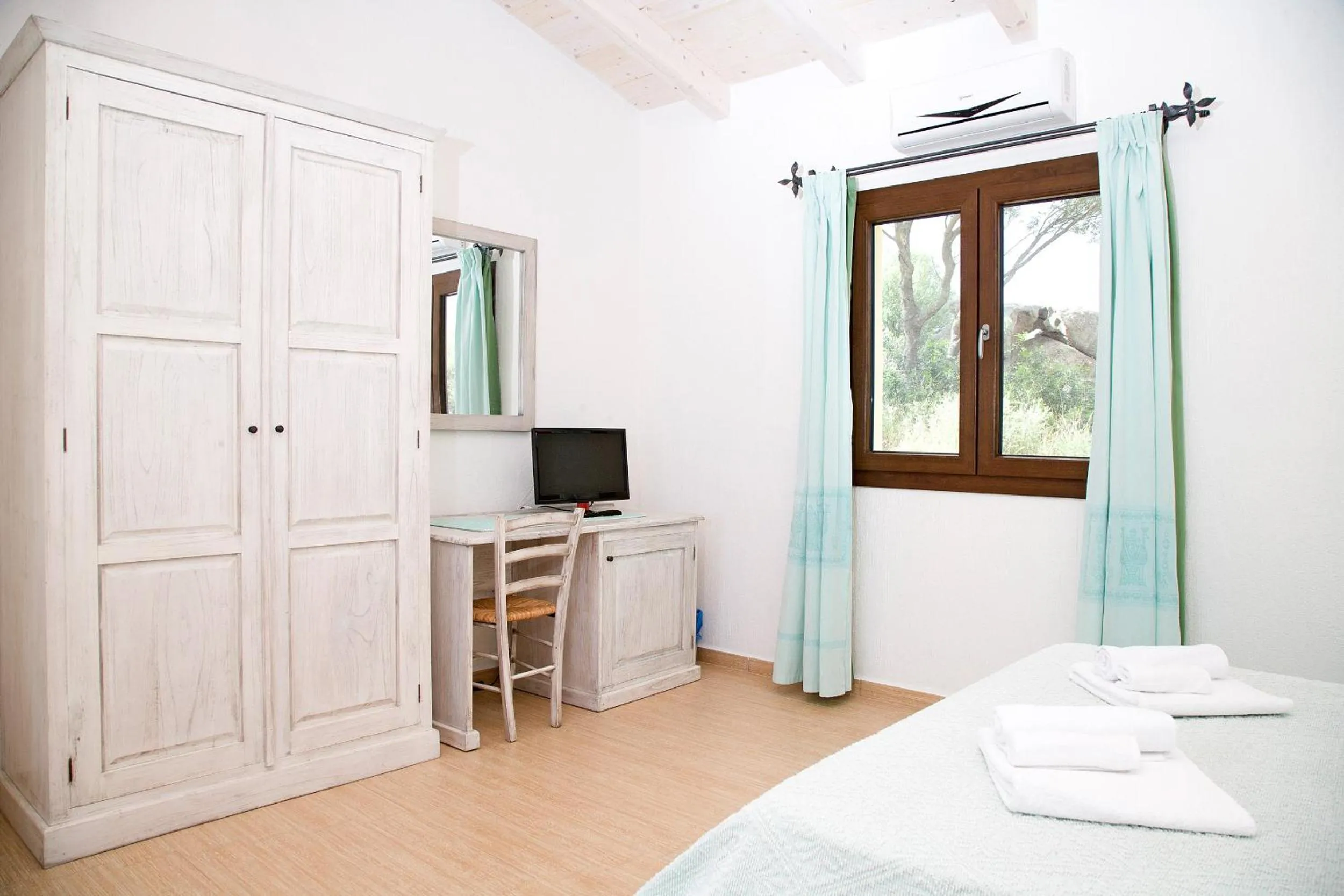 Photo of the whole room, Bed in B&B Terra e Smeralda