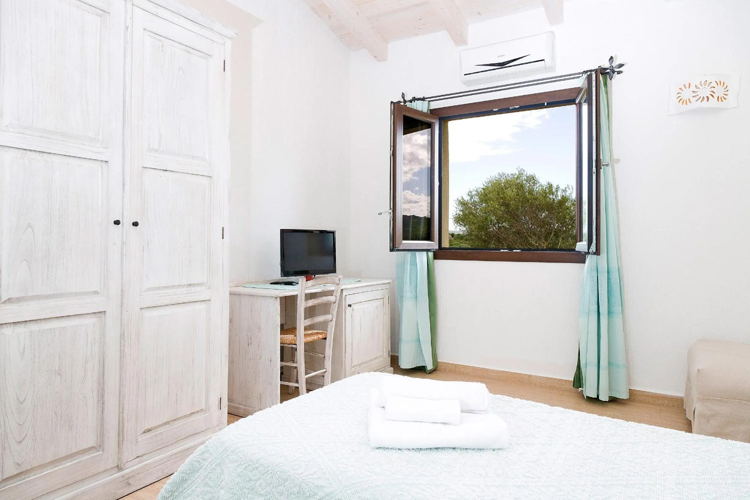 Photo of the whole room, Bed in B&B Terra e Smeralda