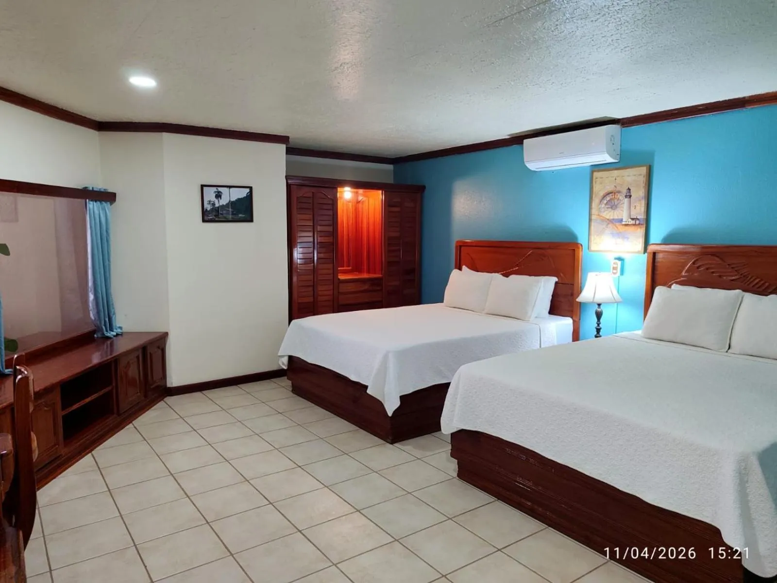 Fish Hook Marina Hotel