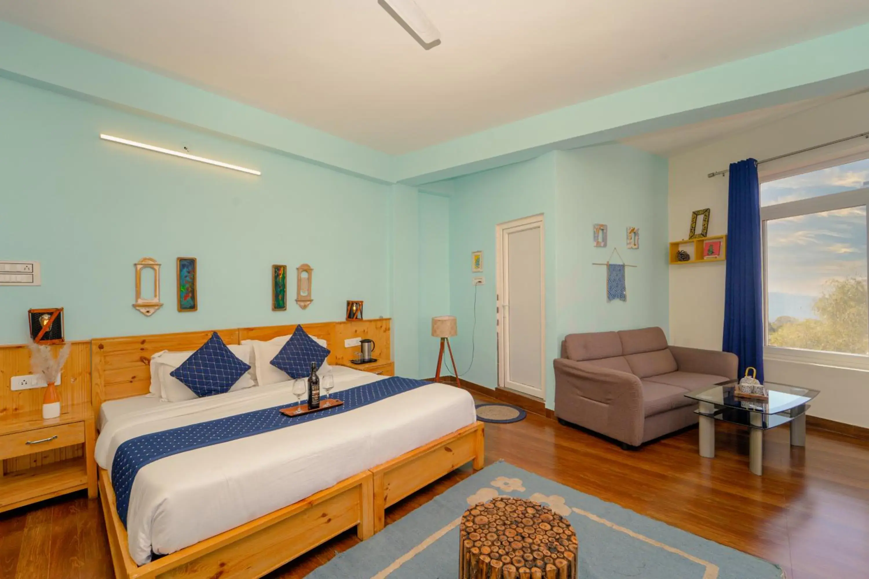 Living room, Bed in Chokling ArtHouse - The Treasure of Himalayas Living room, Bed in Chokling ArtHouse - The Treasure of Himalayas