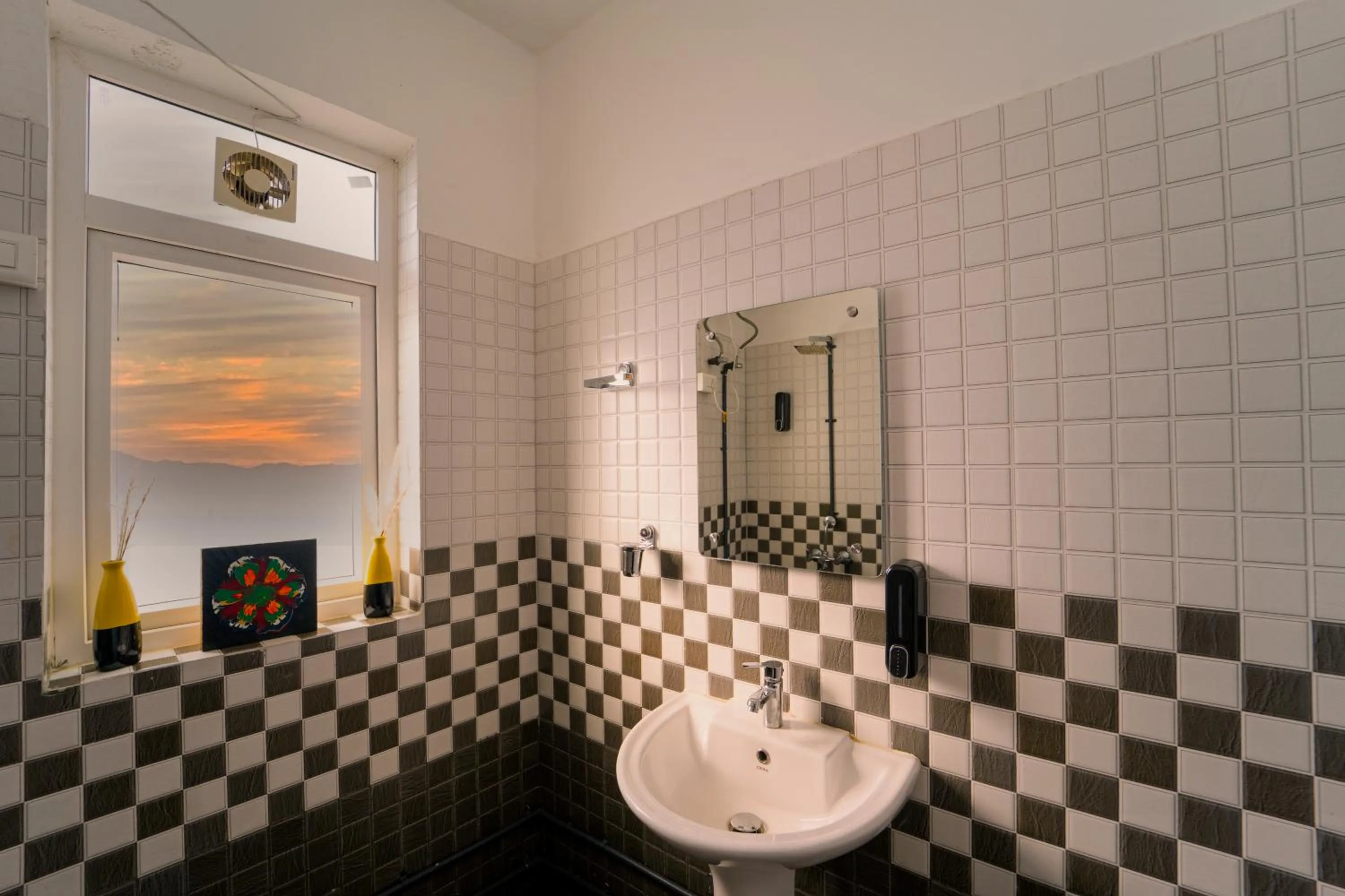 Shower in Chokling ArtHouse - The Treasure of Himalayas