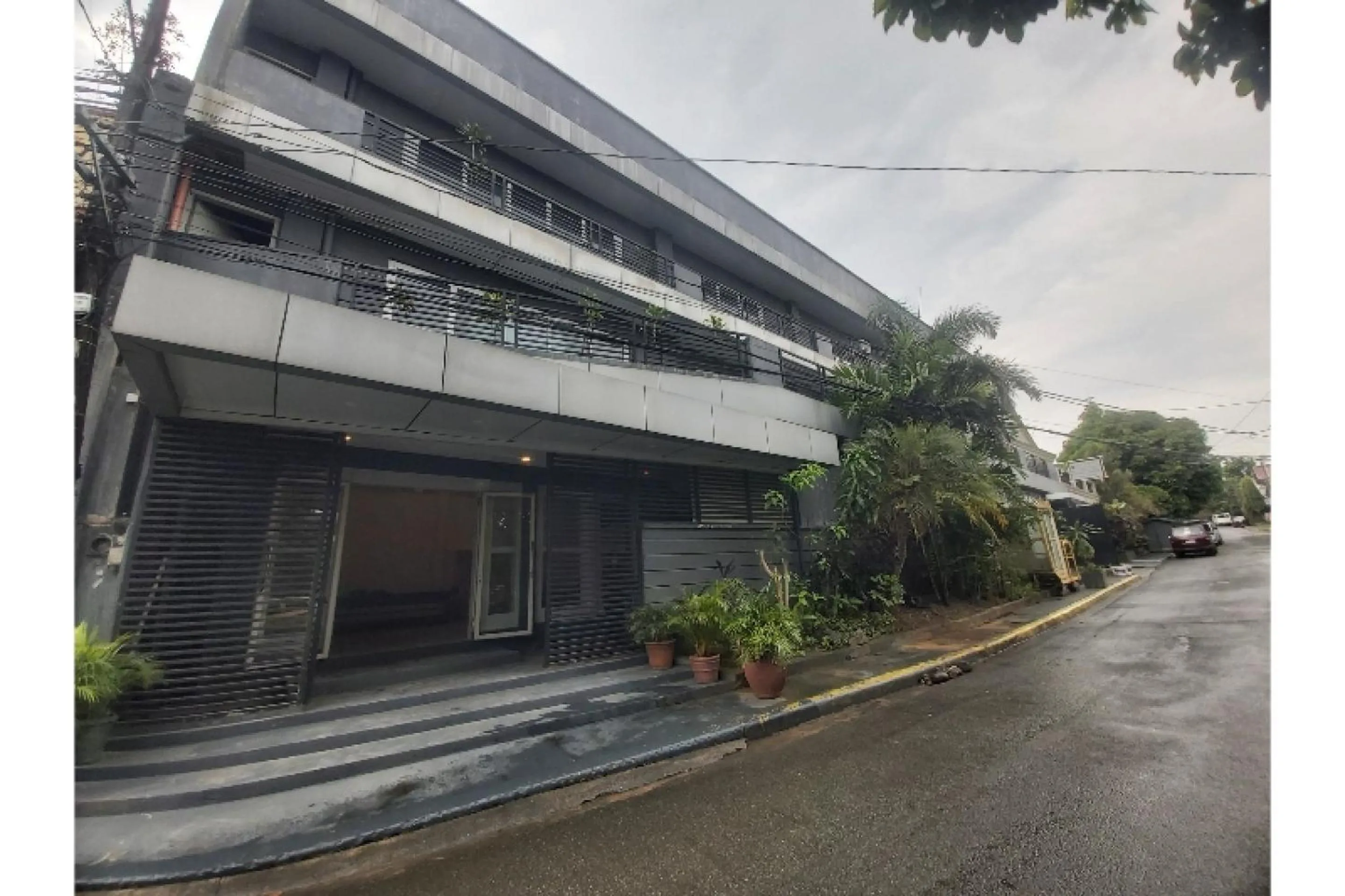 Facade/entrance in Nest Suites