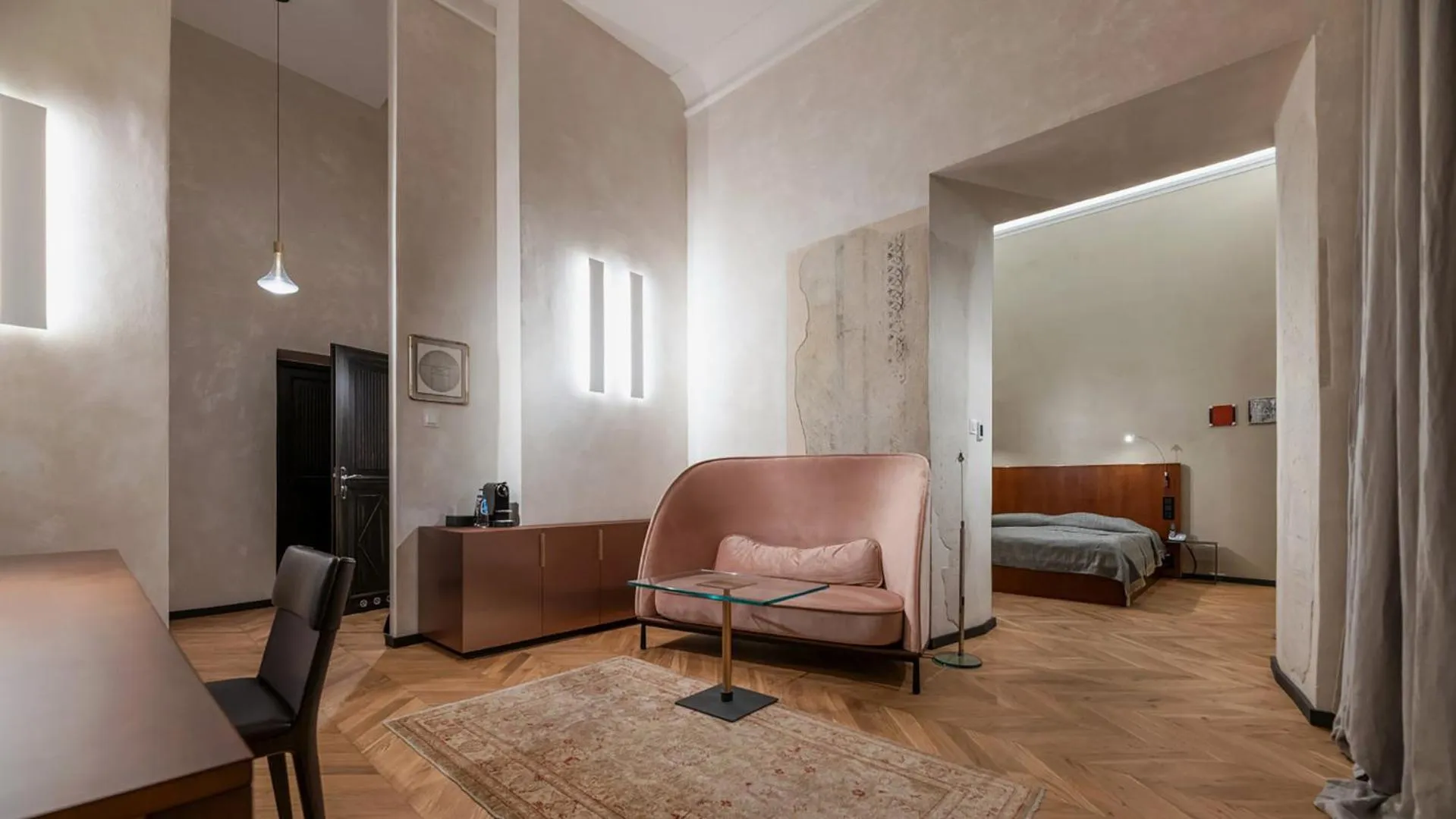 Seating area, Bed in Hotel Pod Różą