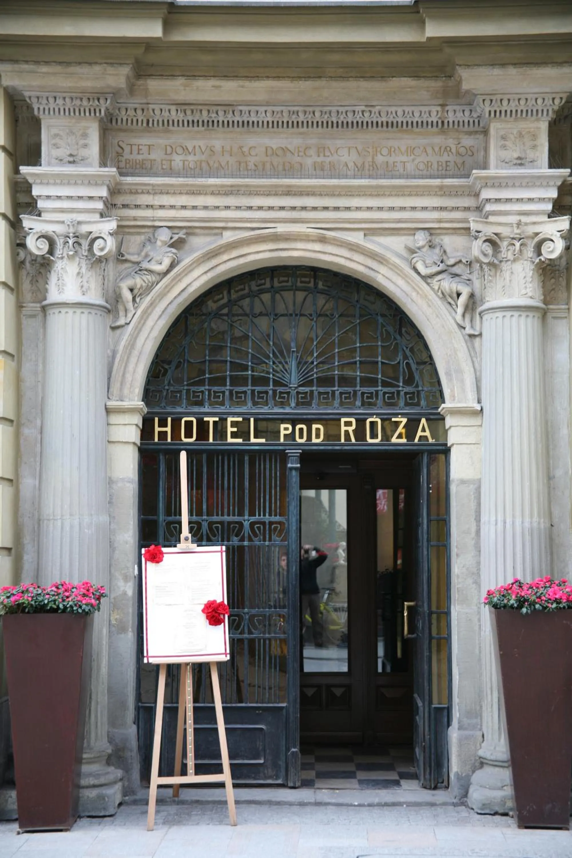 Facade/entrance in Hotel Pod Różą