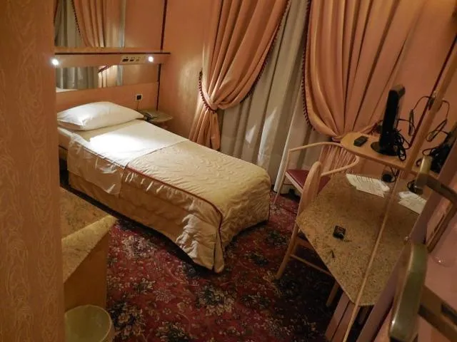 Photo of the whole room in Hotel Roma