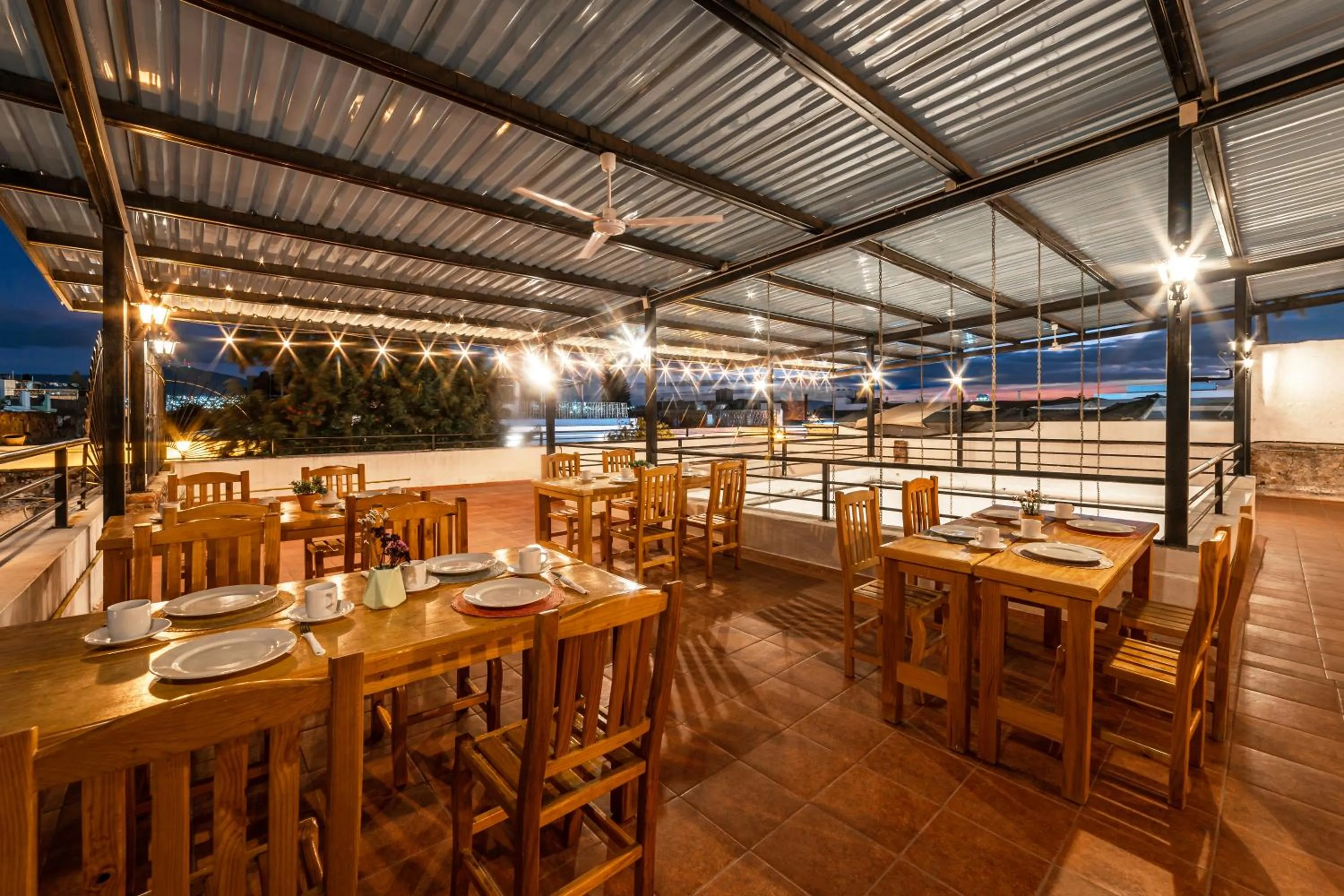 Restaurant/places to eat in Hotel Meson de Isabel