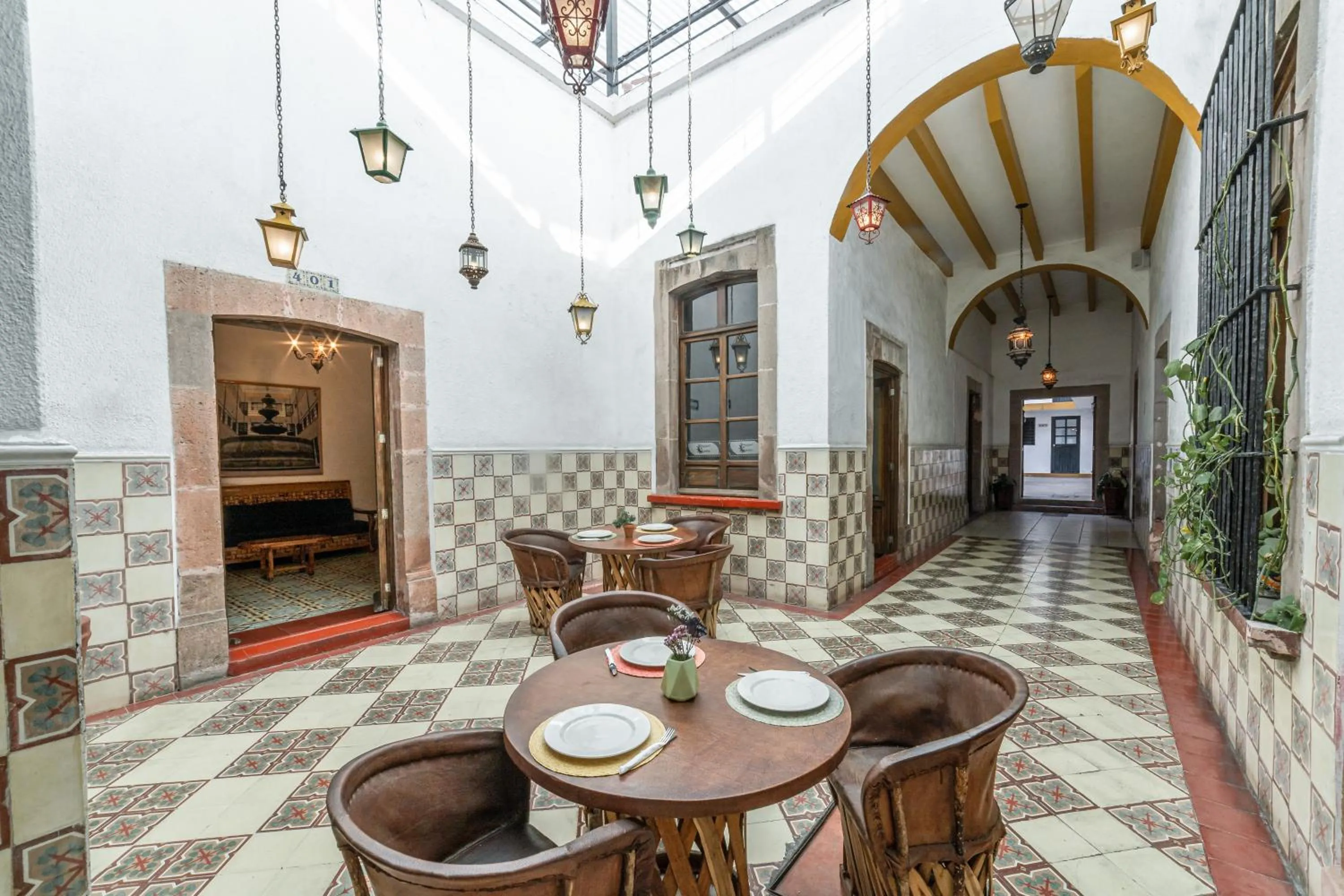 Restaurant/places to eat in Hotel Meson de Isabel