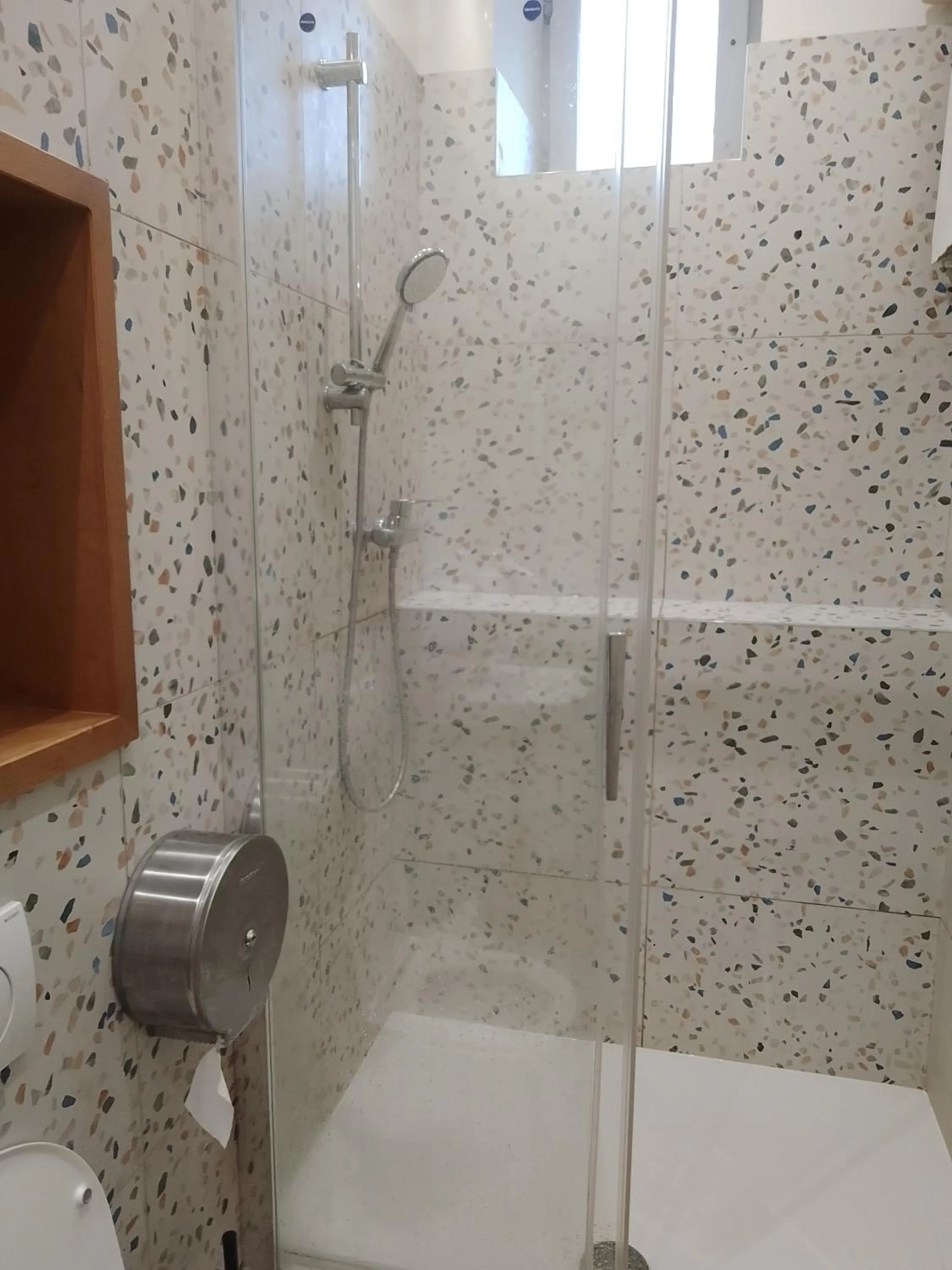 Shower in Tatamka Hostel