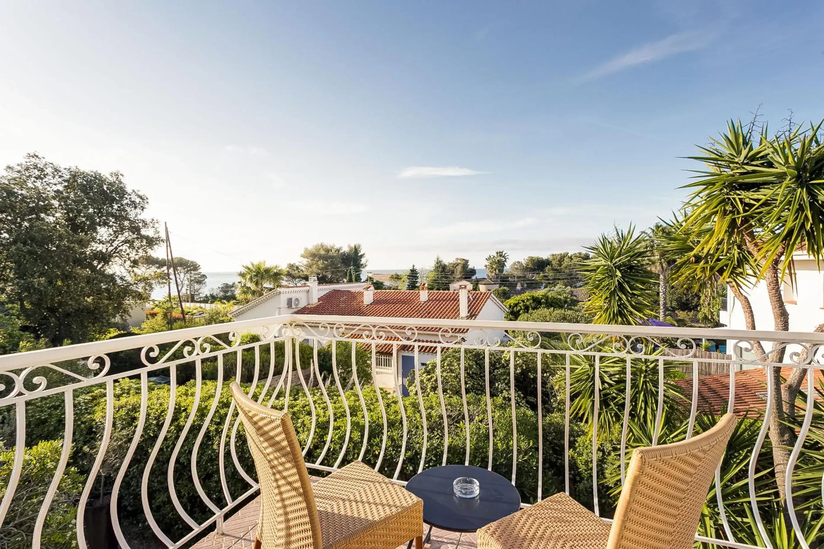 Double Room with Balcony and Sea View in HOTEL LA QUIETUDE Double Room with Balcony and Sea View in HOTEL LA QUIETUDE