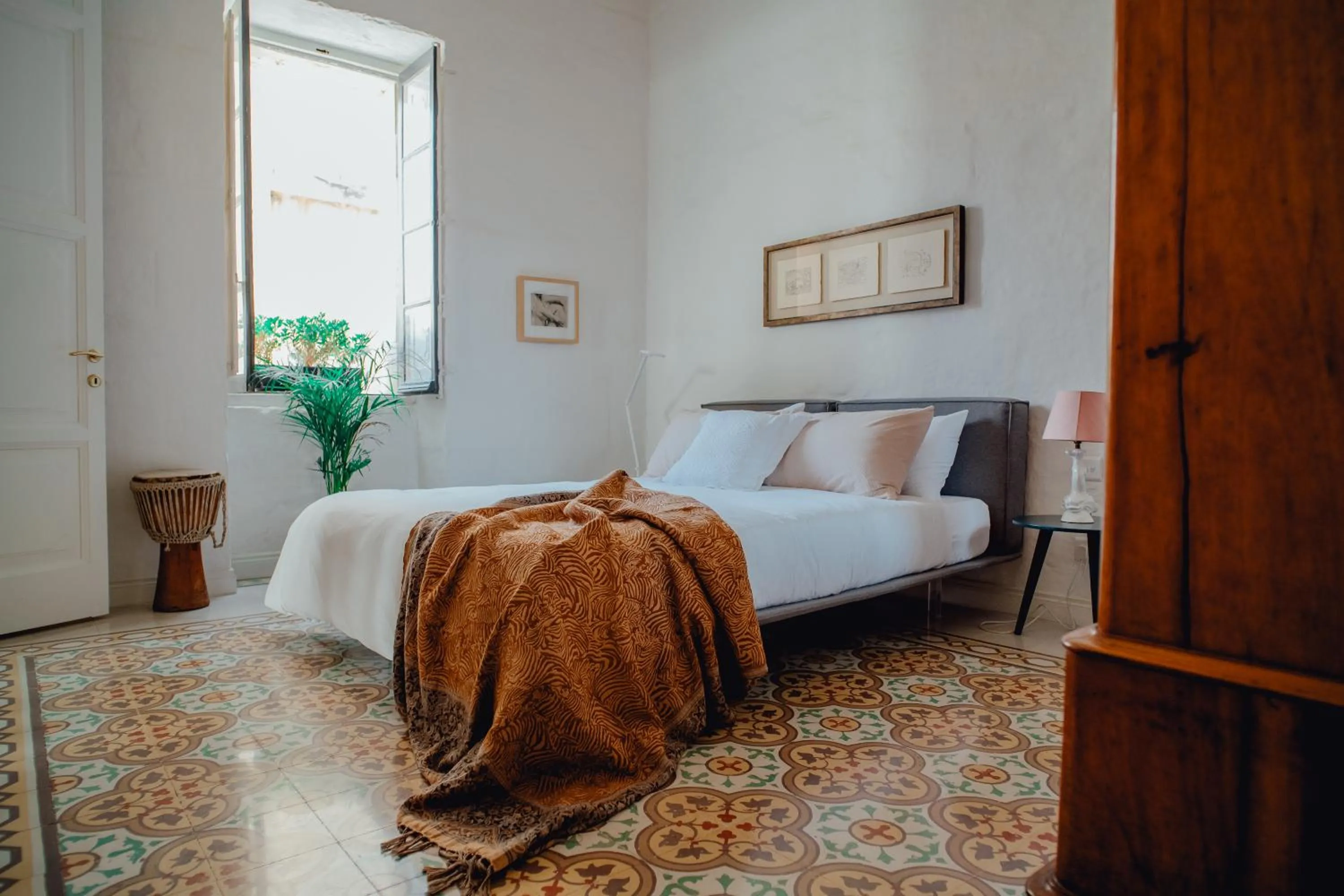 Bed in Santa Margerita Palazzino Apartment