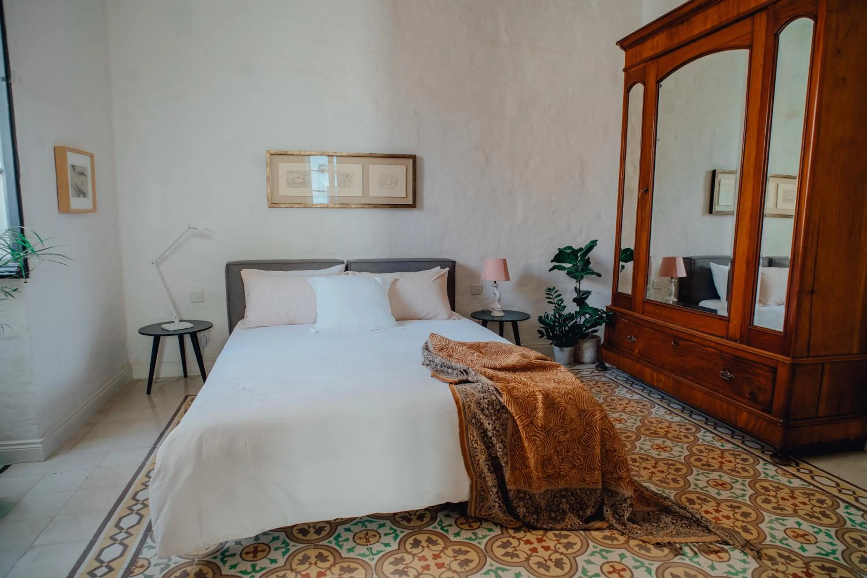 Bed in Santa Margerita Palazzino Apartment