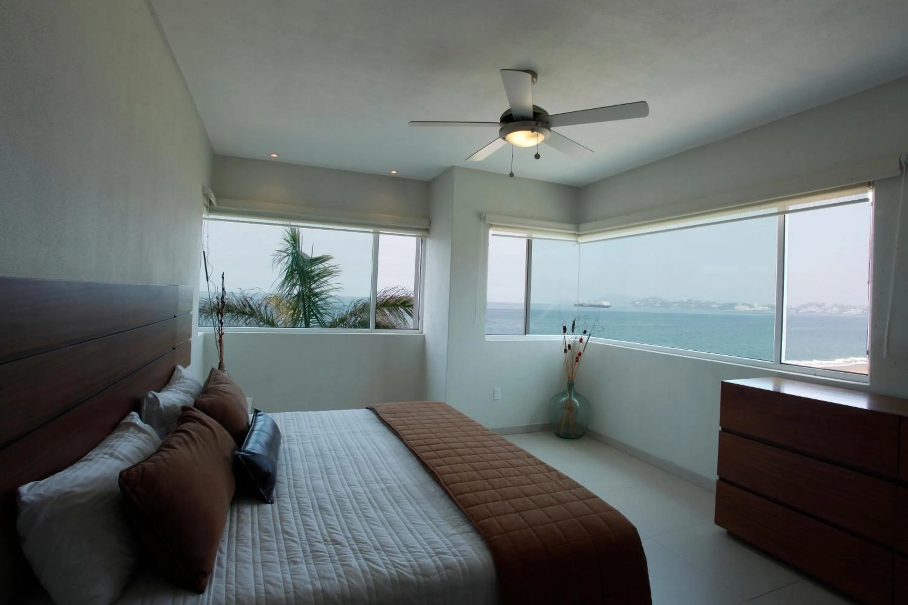 Two-Bedroom Apartment with Sea View - Ocean  in Condominio Marlica