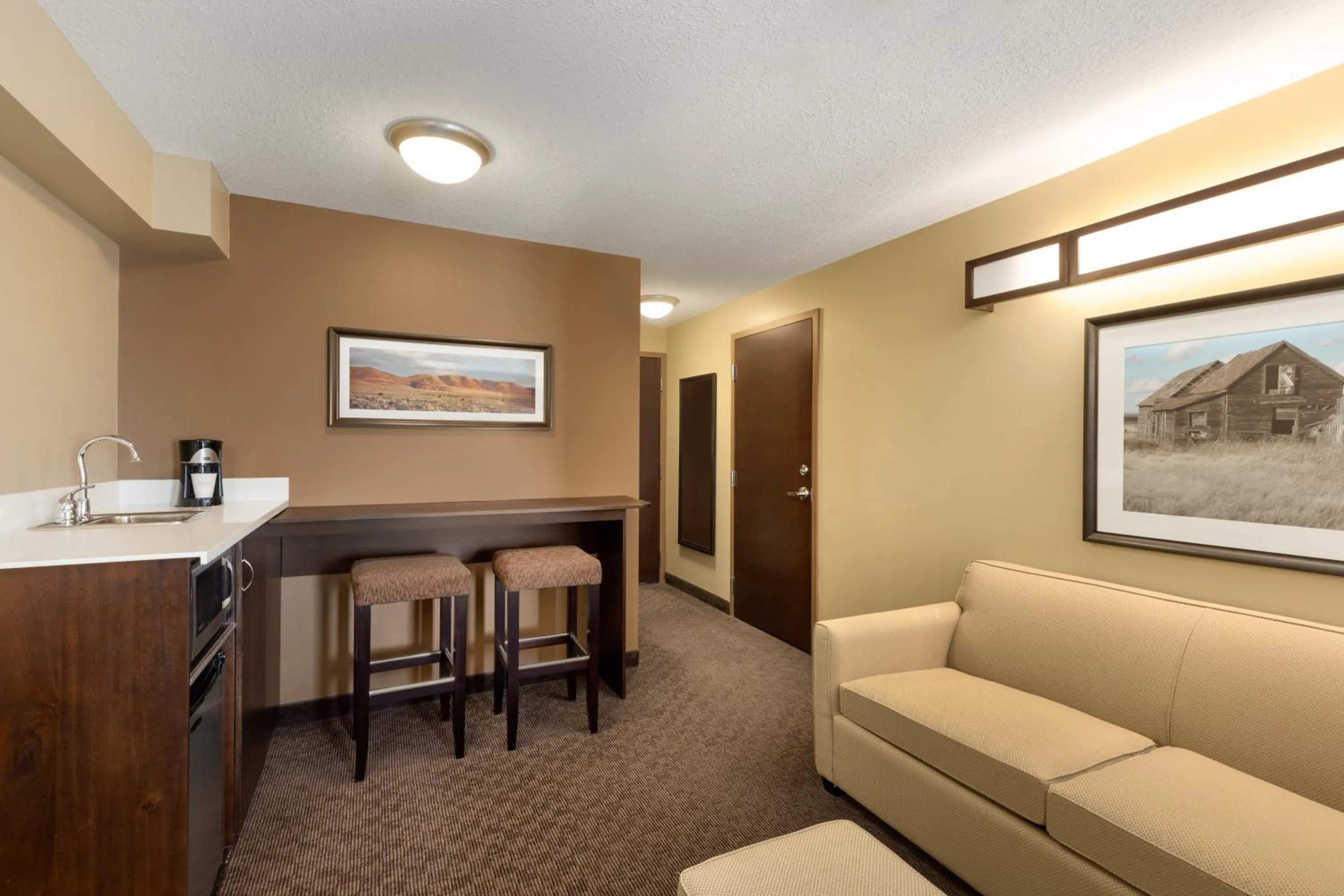 Seating area in Microtel Inn and Suites by Wyndham Weyburn