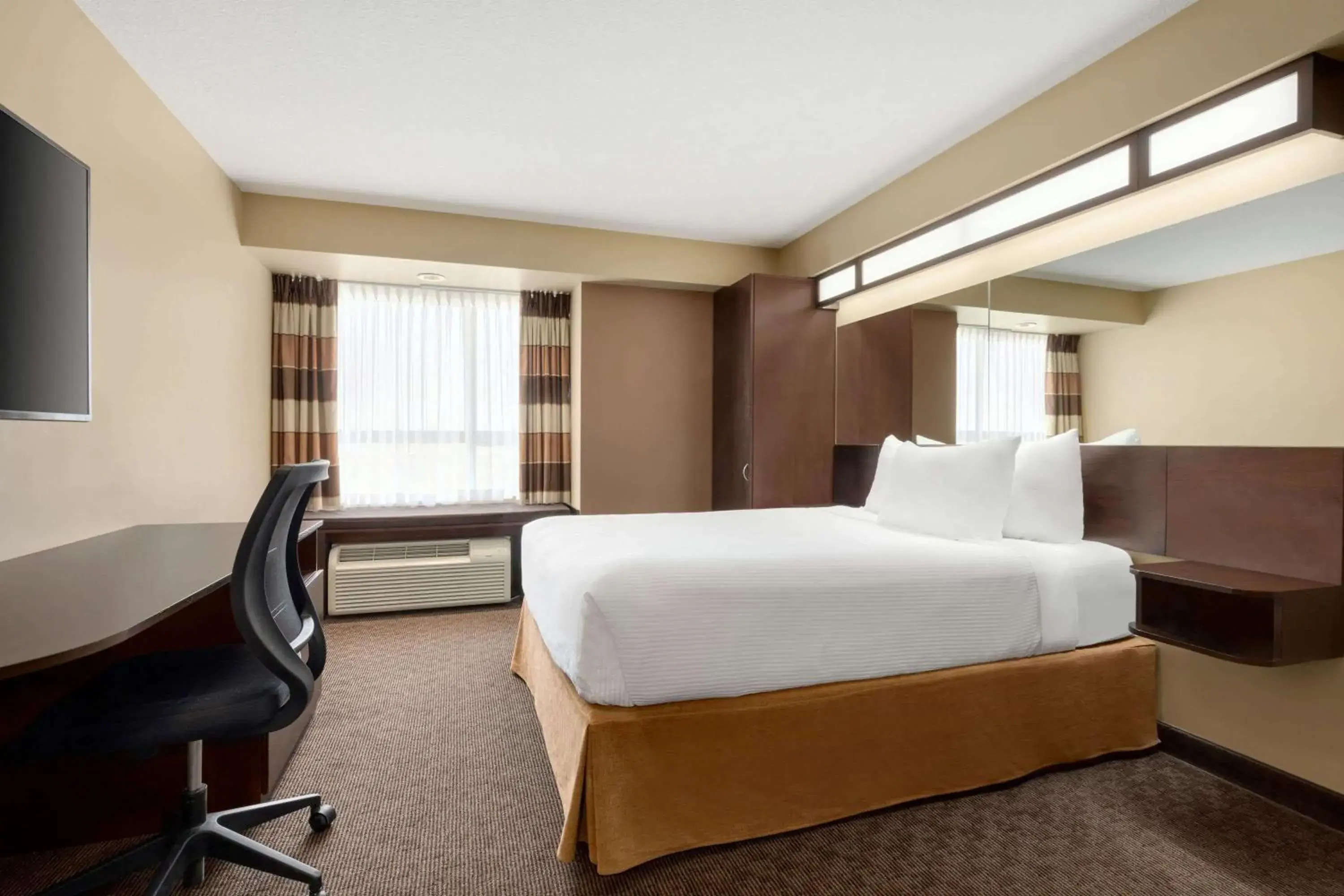 Photo of the whole room, Bed in Microtel Inn and Suites by Wyndham Weyburn Photo of the whole room, Bed in Microtel Inn and Suites by Wyndham Weyburn