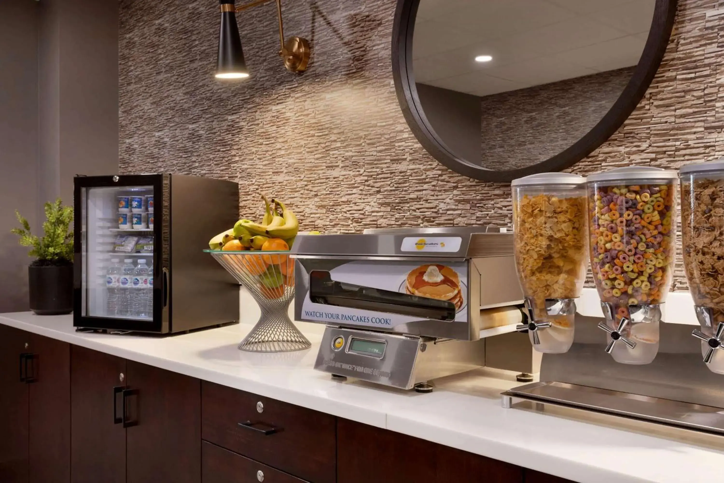 Restaurant/places to eat in Microtel Inn and Suites by Wyndham Weyburn Restaurant/places to eat in Microtel Inn and Suites by Wyndham Weyburn