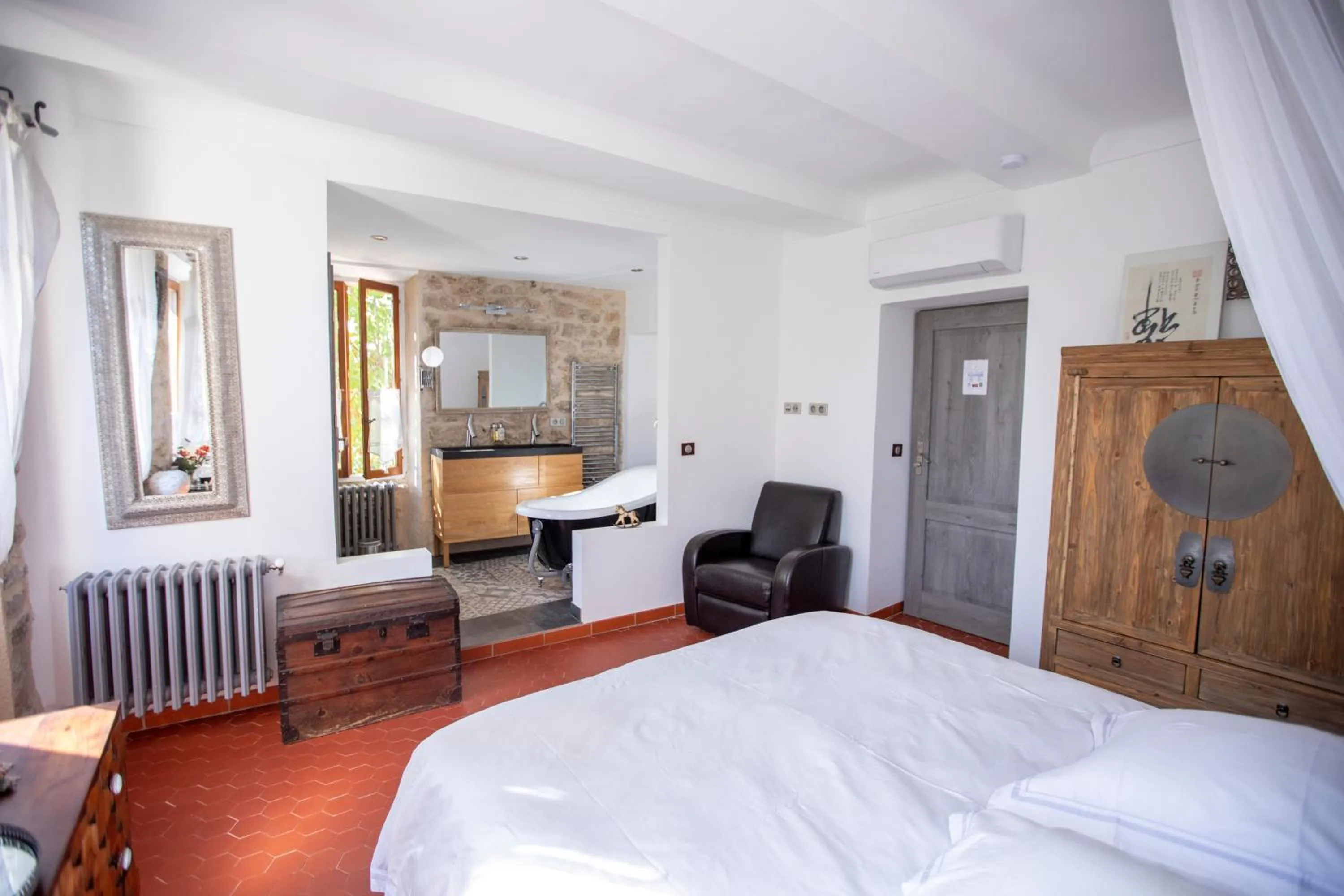 Bed in Le Mas des Romarins, FAYENCE