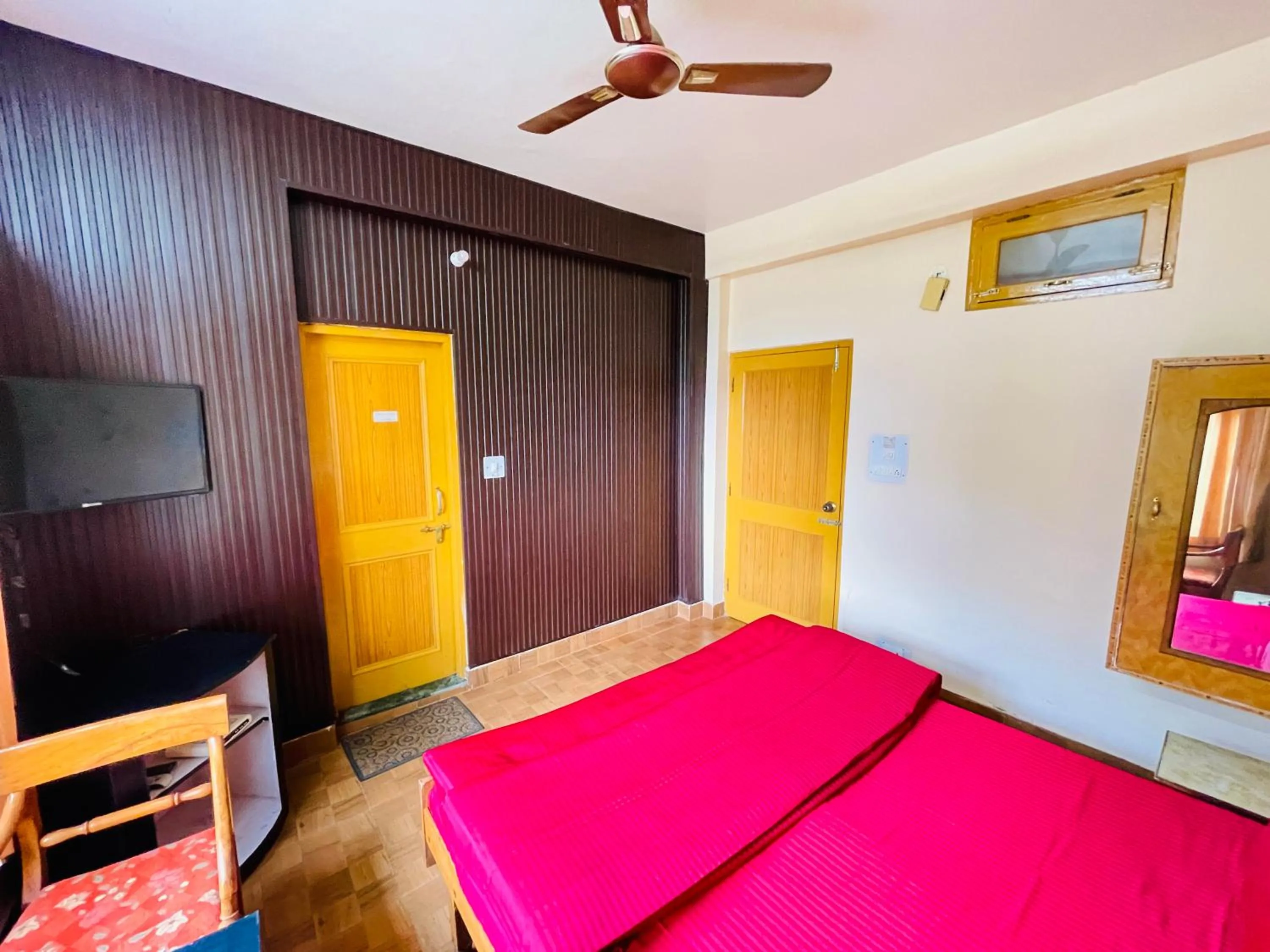 Bed in Grand view lodge and Restaurant Dharamshala - Partial Prepayment required to confirm booking