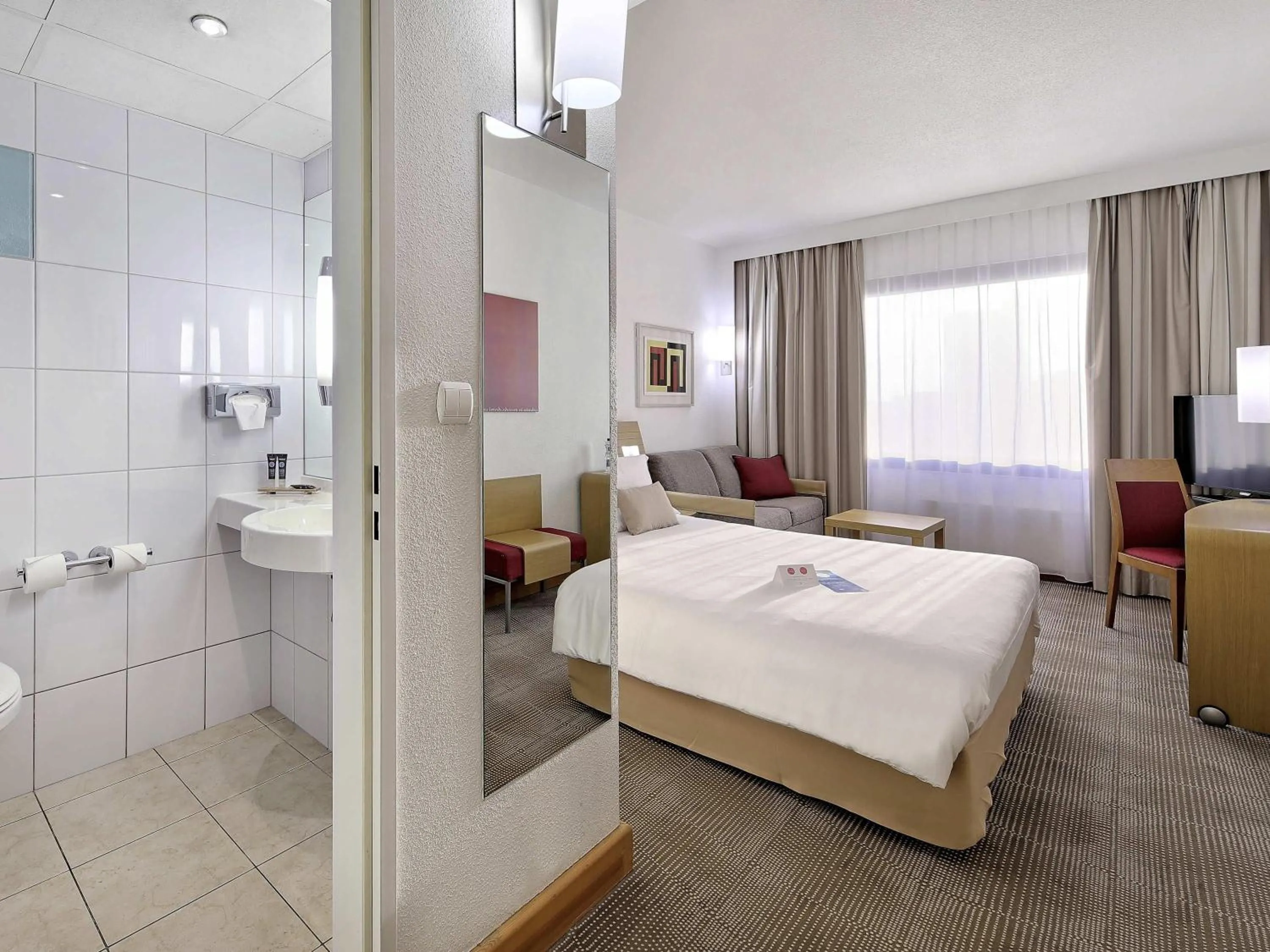 Bedroom, Bed in Novotel Katowice Centrum