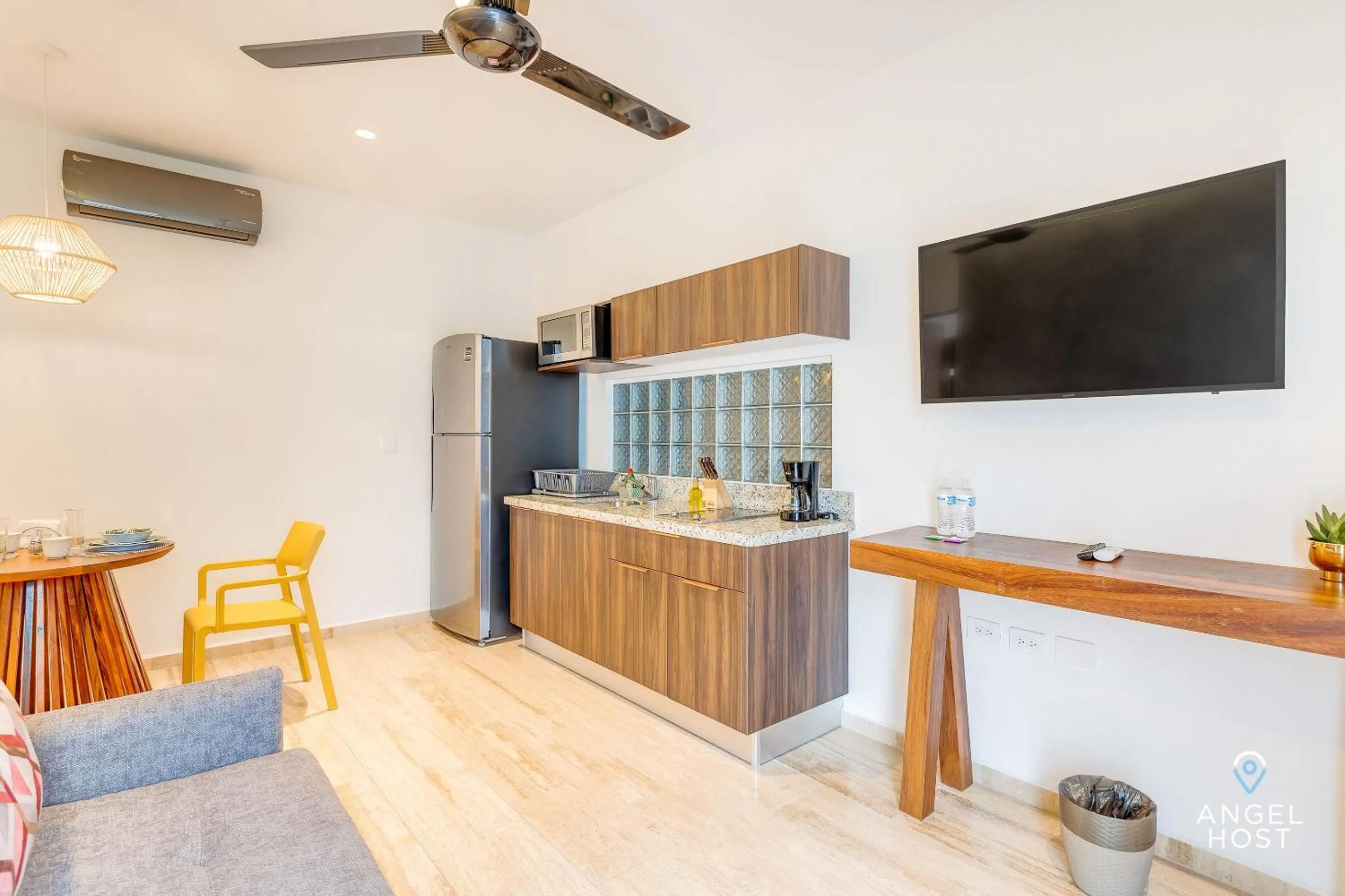 Kitchen or kitchenette in Chic Condotel with Roof Pool 10-Min Walk to Beach