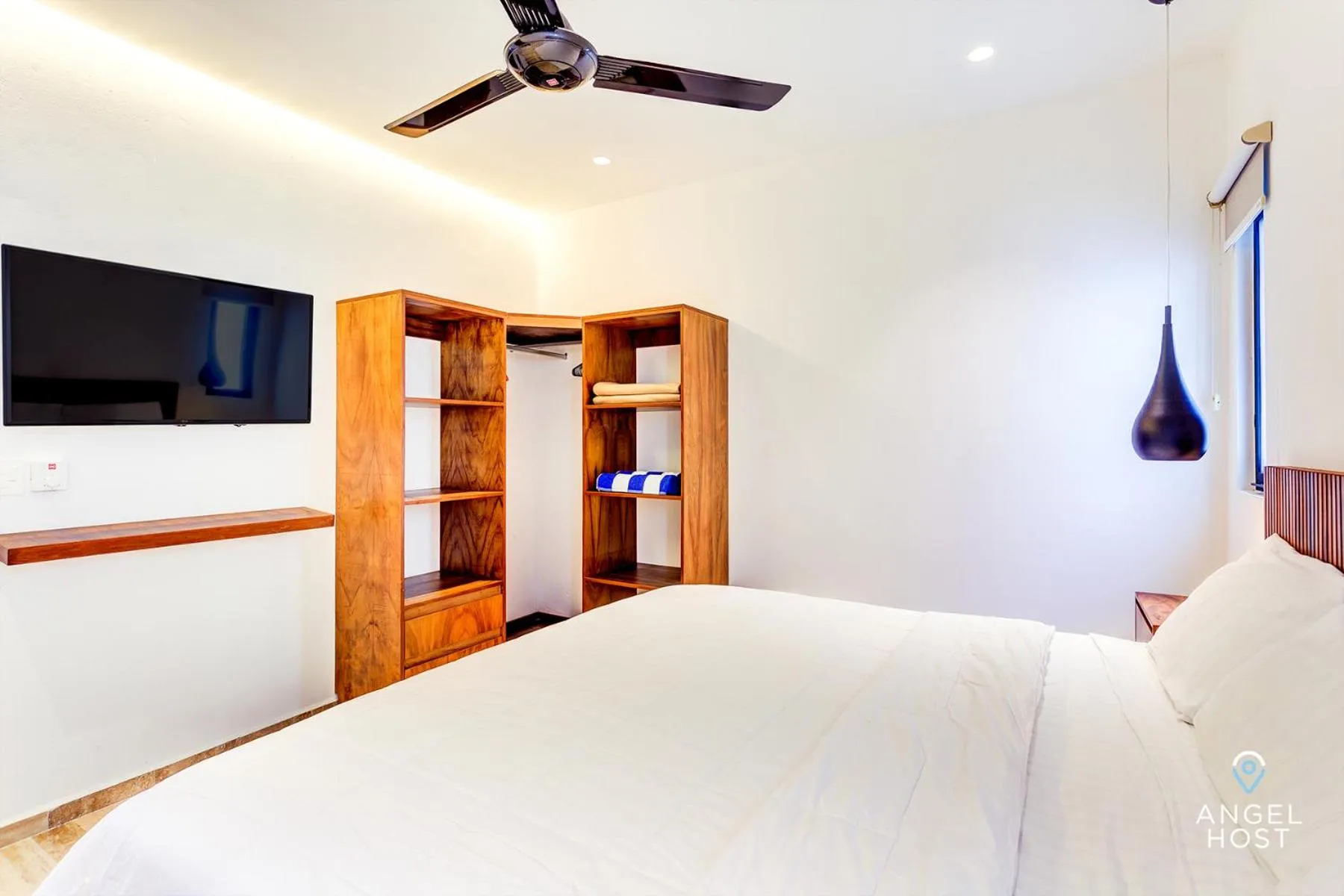 Bed in Chic Condotel with Roof Pool 10-Min Walk to Beach