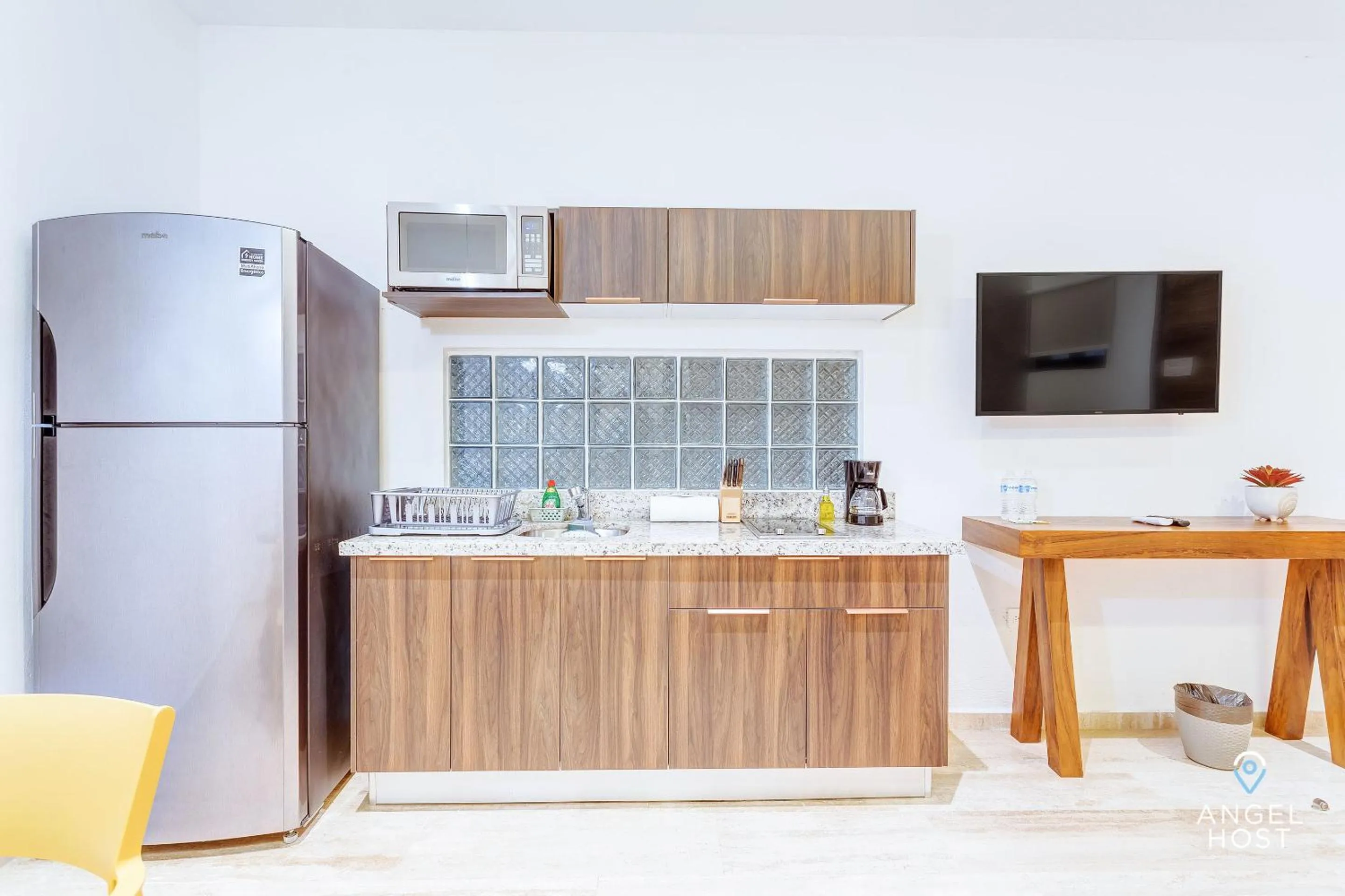 Kitchen or kitchenette in Chic Condotel with Roof Pool 10-Min Walk to Beach