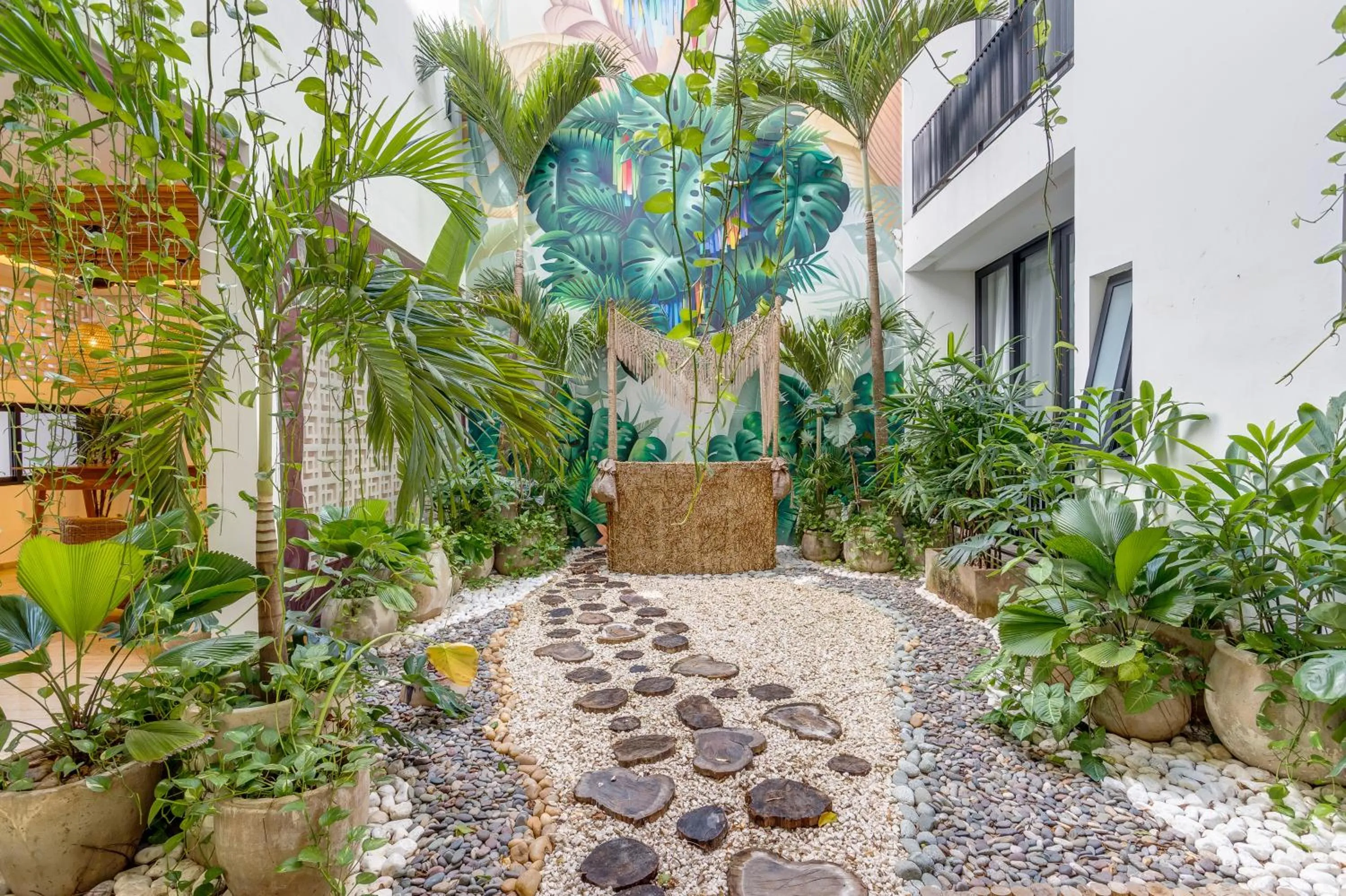 Garden in Chic Condotel with Roof Pool 10-Min Walk to Beach