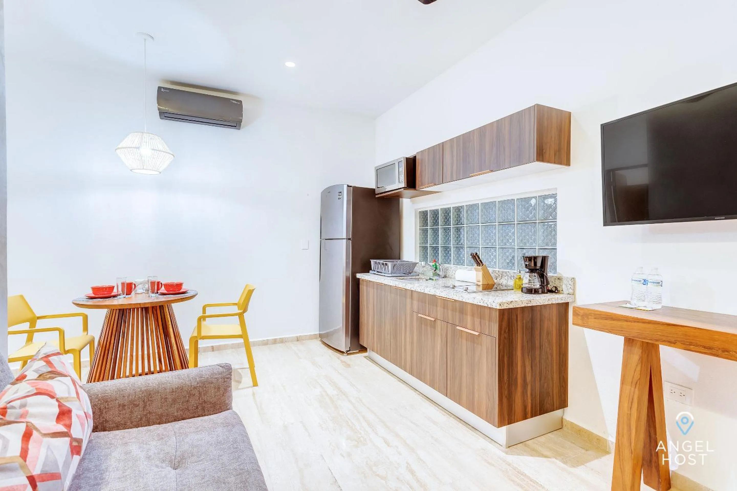 Kitchen or kitchenette in Chic Condotel with Roof Pool 10-Min Walk to Beach