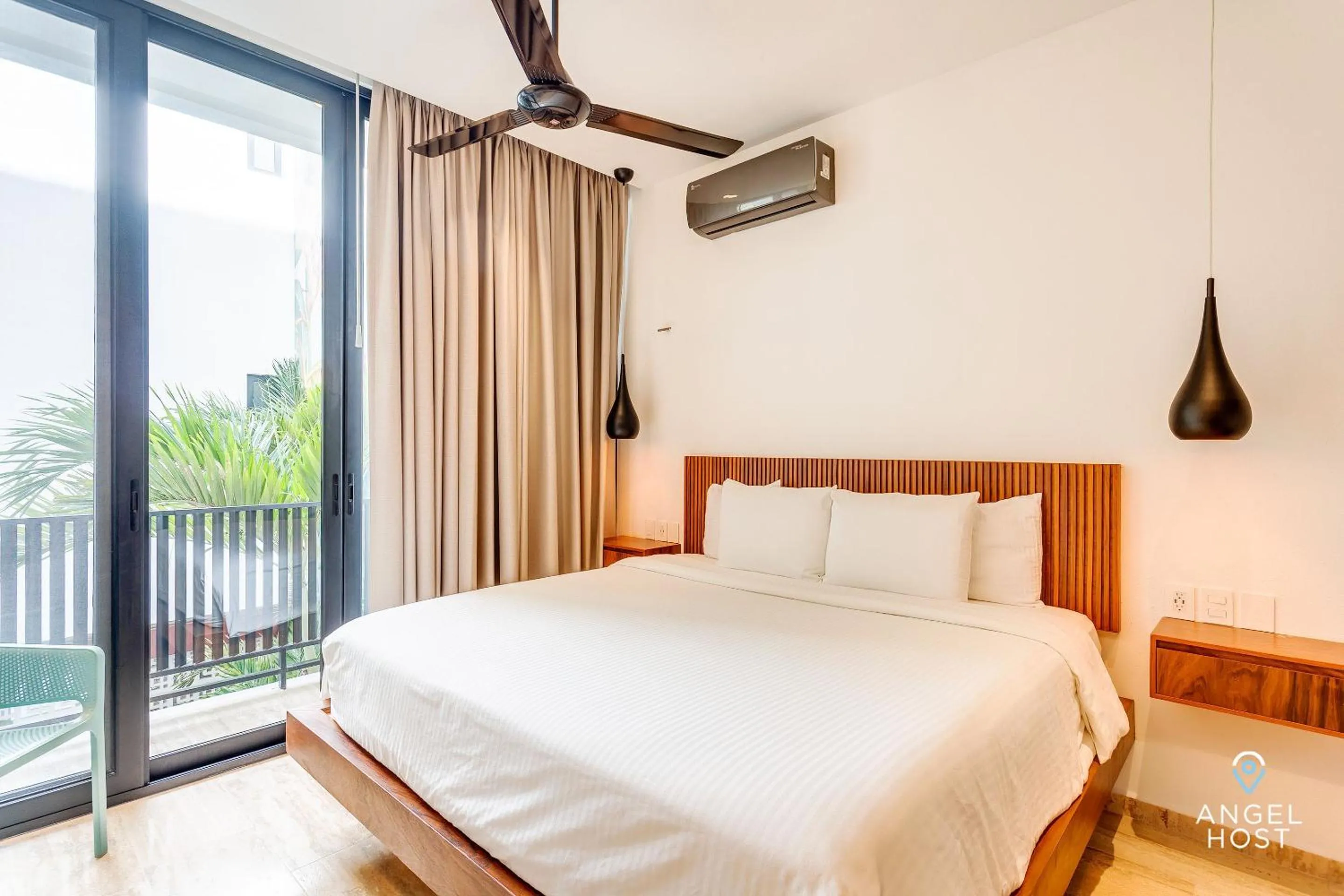 Bed in Chic Condotel with Roof Pool 10-Min Walk to Beach