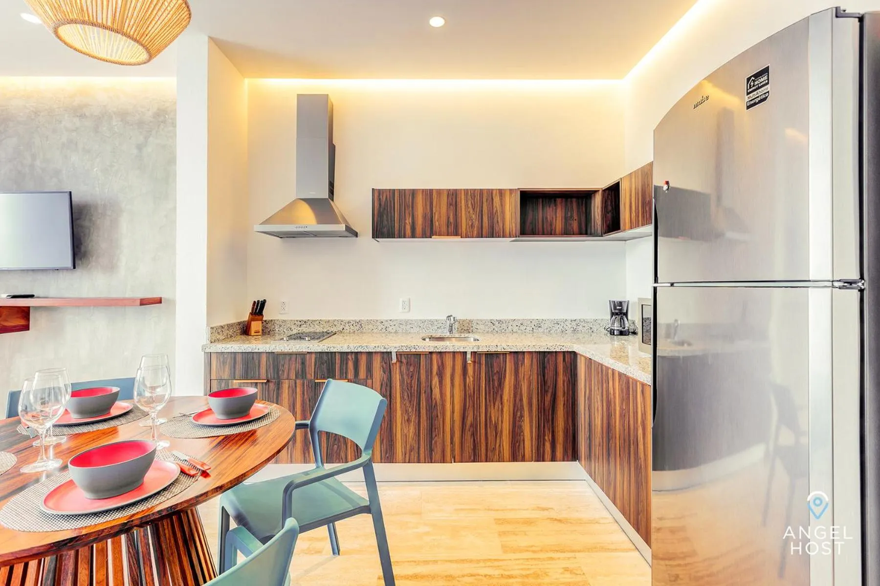 Kitchen or kitchenette in Chic Condotel with Roof Pool 10-Min Walk to Beach