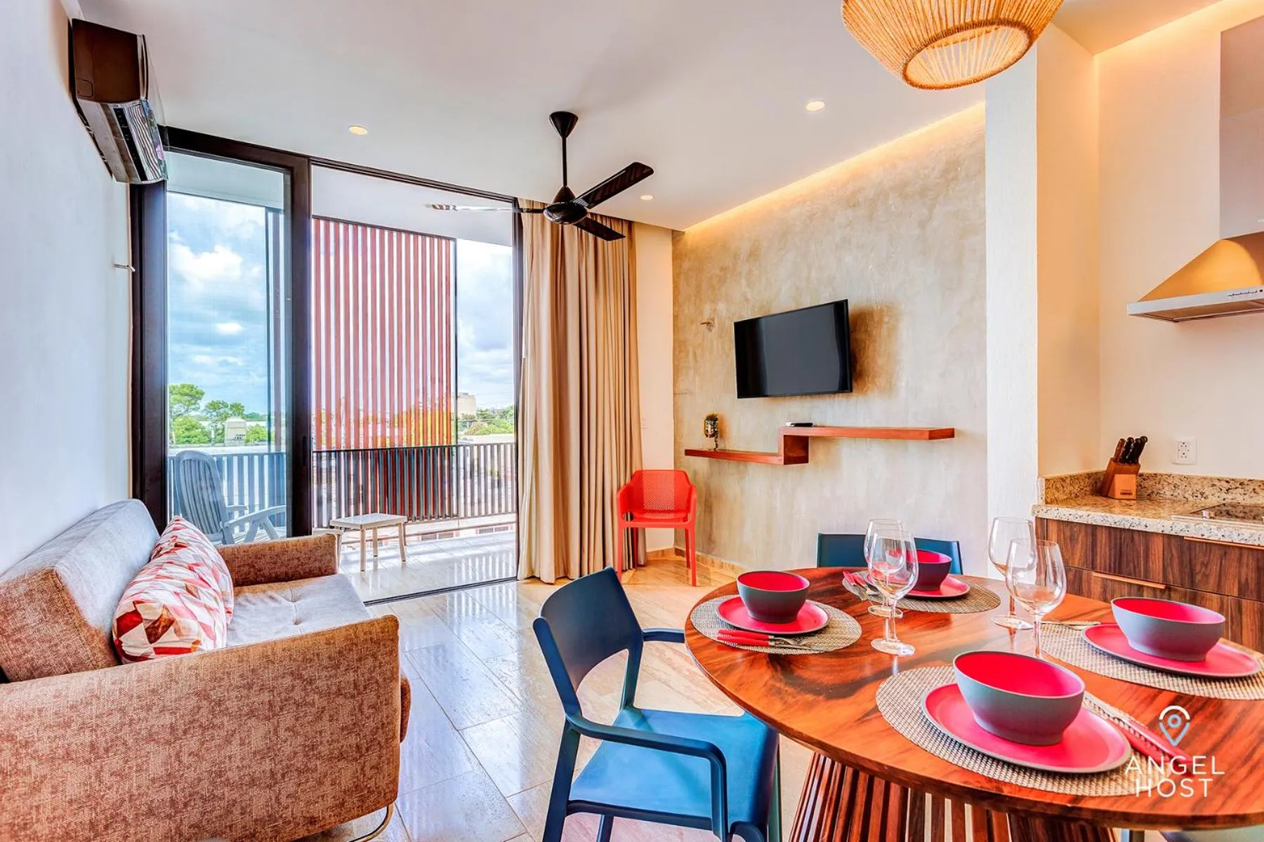 TV and multimedia in Chic Condotel with Roof Pool 10-Min Walk to Beach