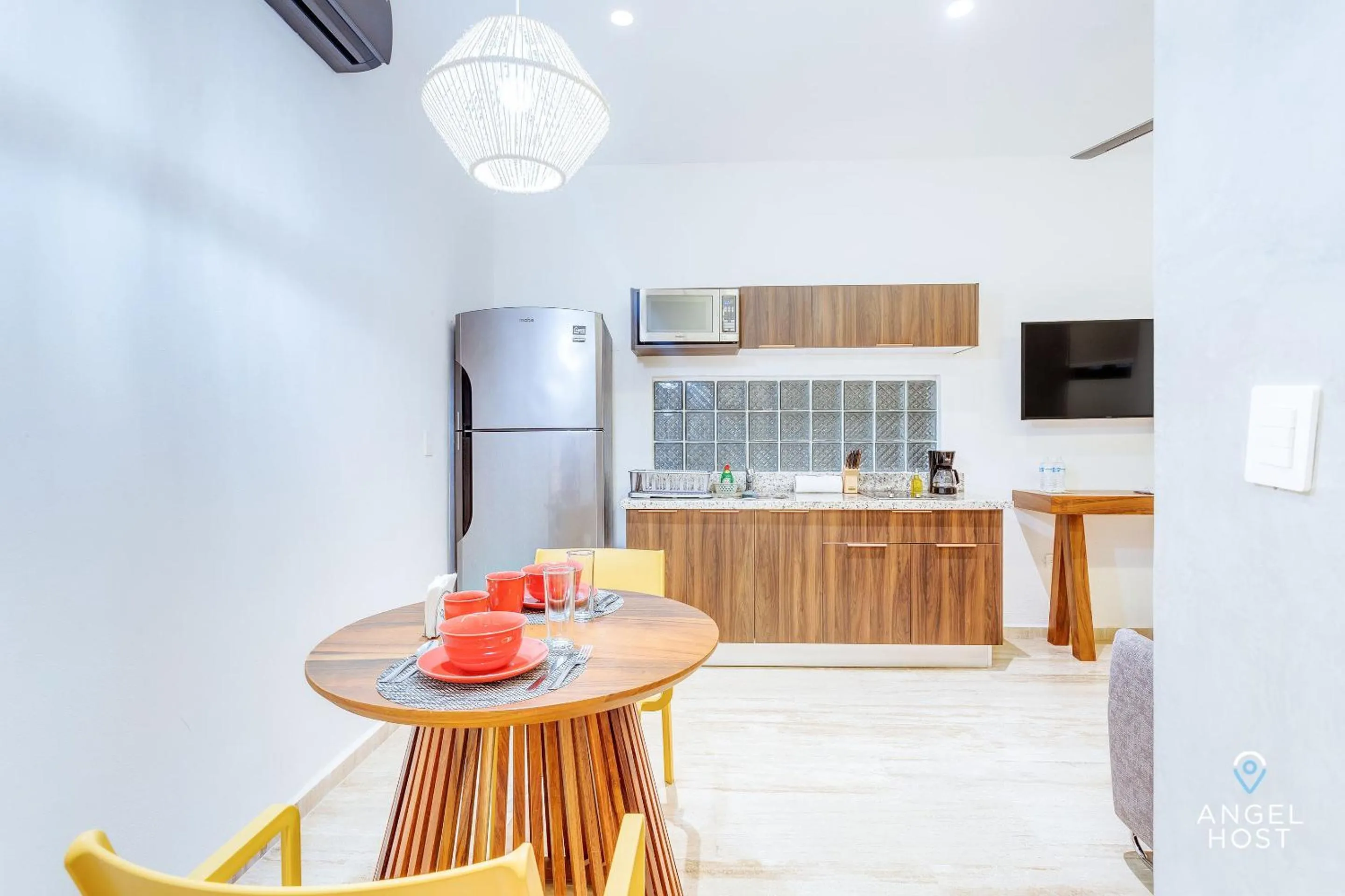 Kitchen or kitchenette in Chic Condotel with Roof Pool 10-Min Walk to Beach